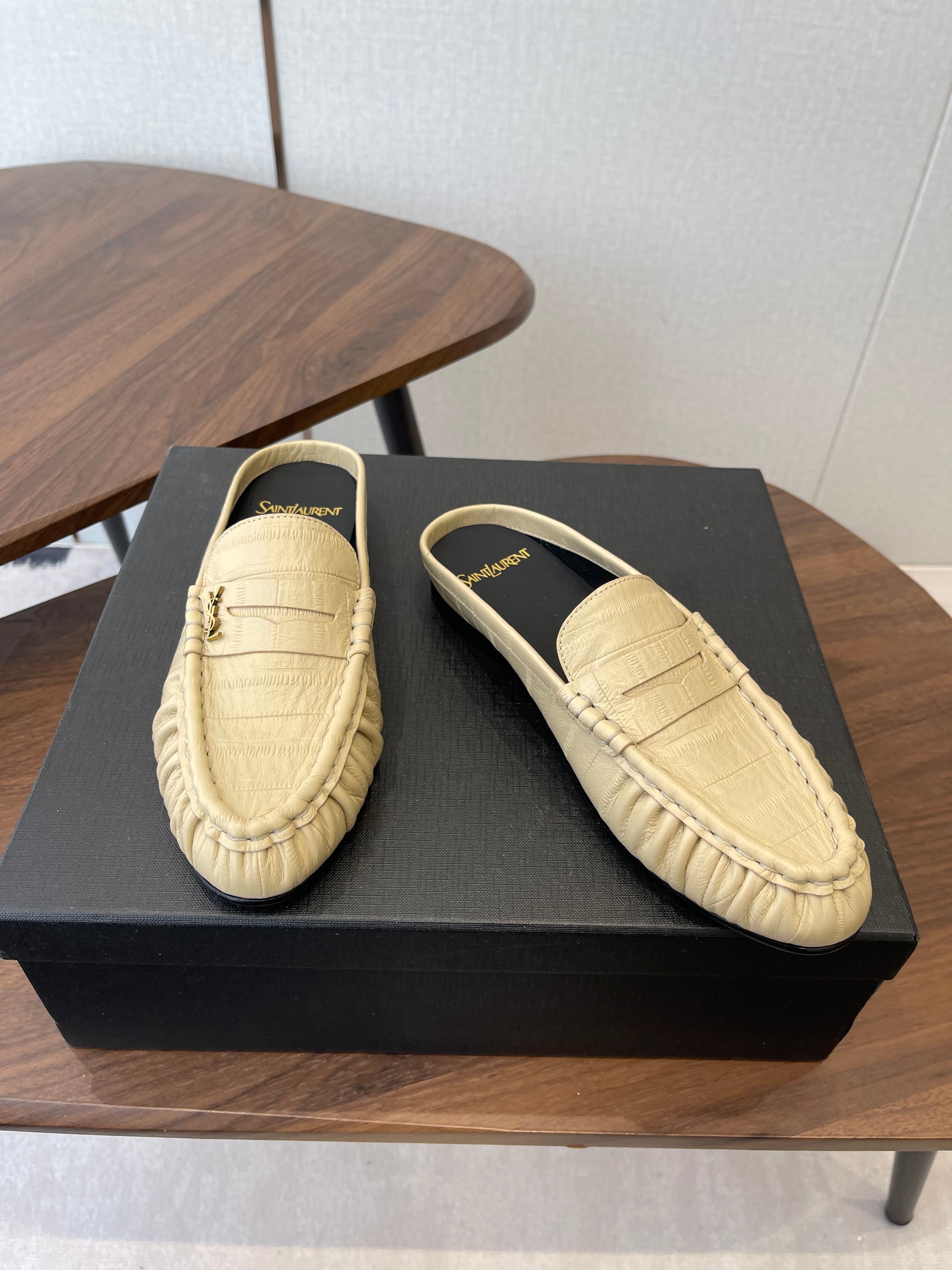 YSL 26S LOAFER MULES IN BEIGE CALFSKIN