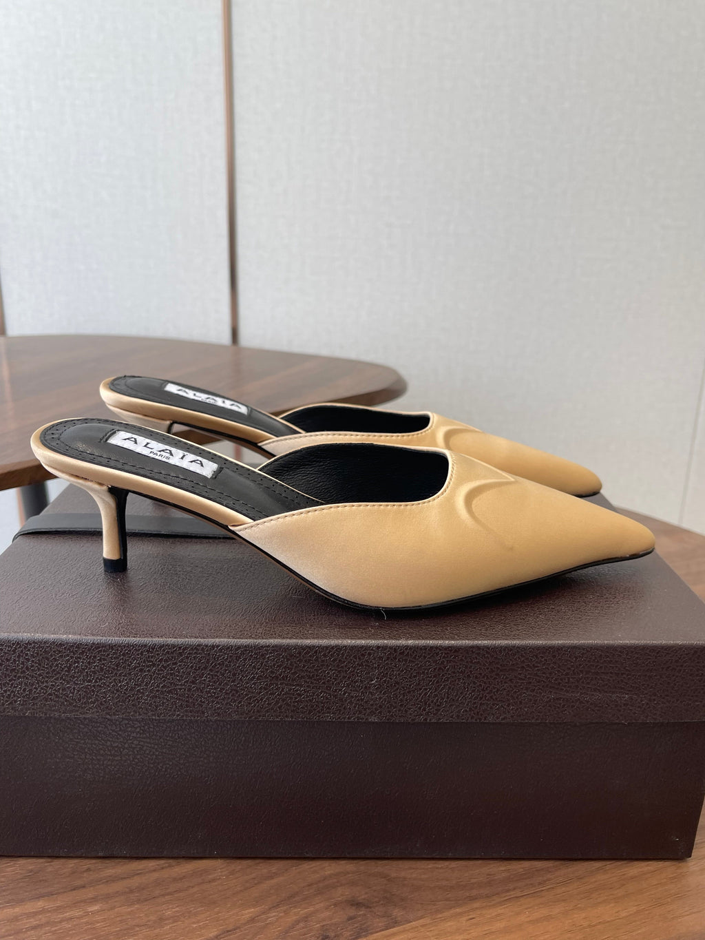 ALAIA 26S HEELED MULES 50 MM IN WARM BEIGE FABRIC