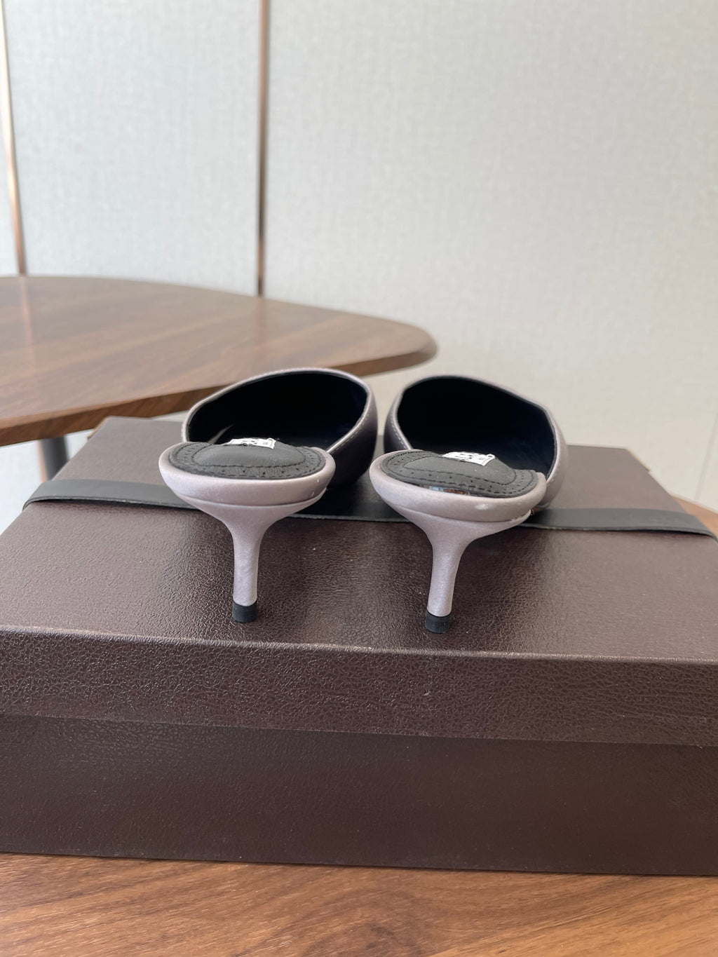 ALAIA 26S HEELED MULES 50 MM IN LAVENDER GREY FABRIC
