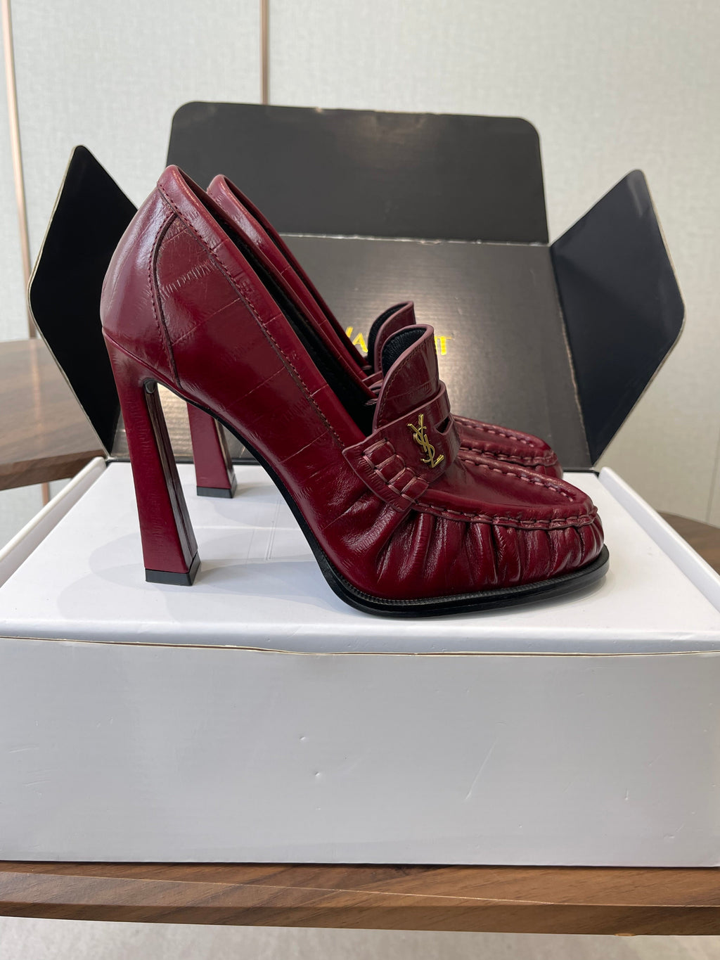YSL 26S HEELED LOAFERS 100 MM IN DARK RED SHINY CALFSKIN