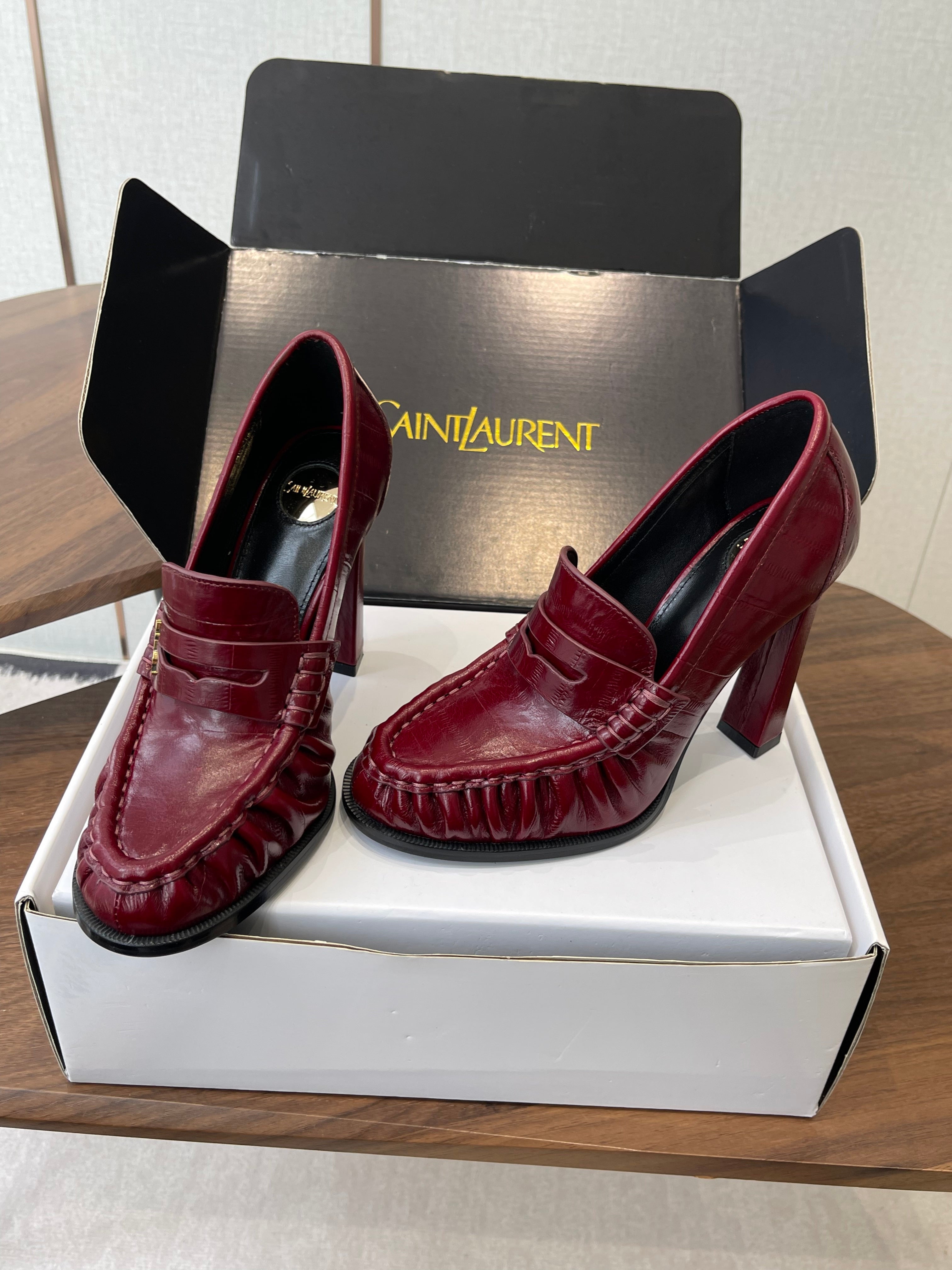 YSL 26S HEELED LOAFERS 100 MM IN DARK RED SHINY CALFSKIN