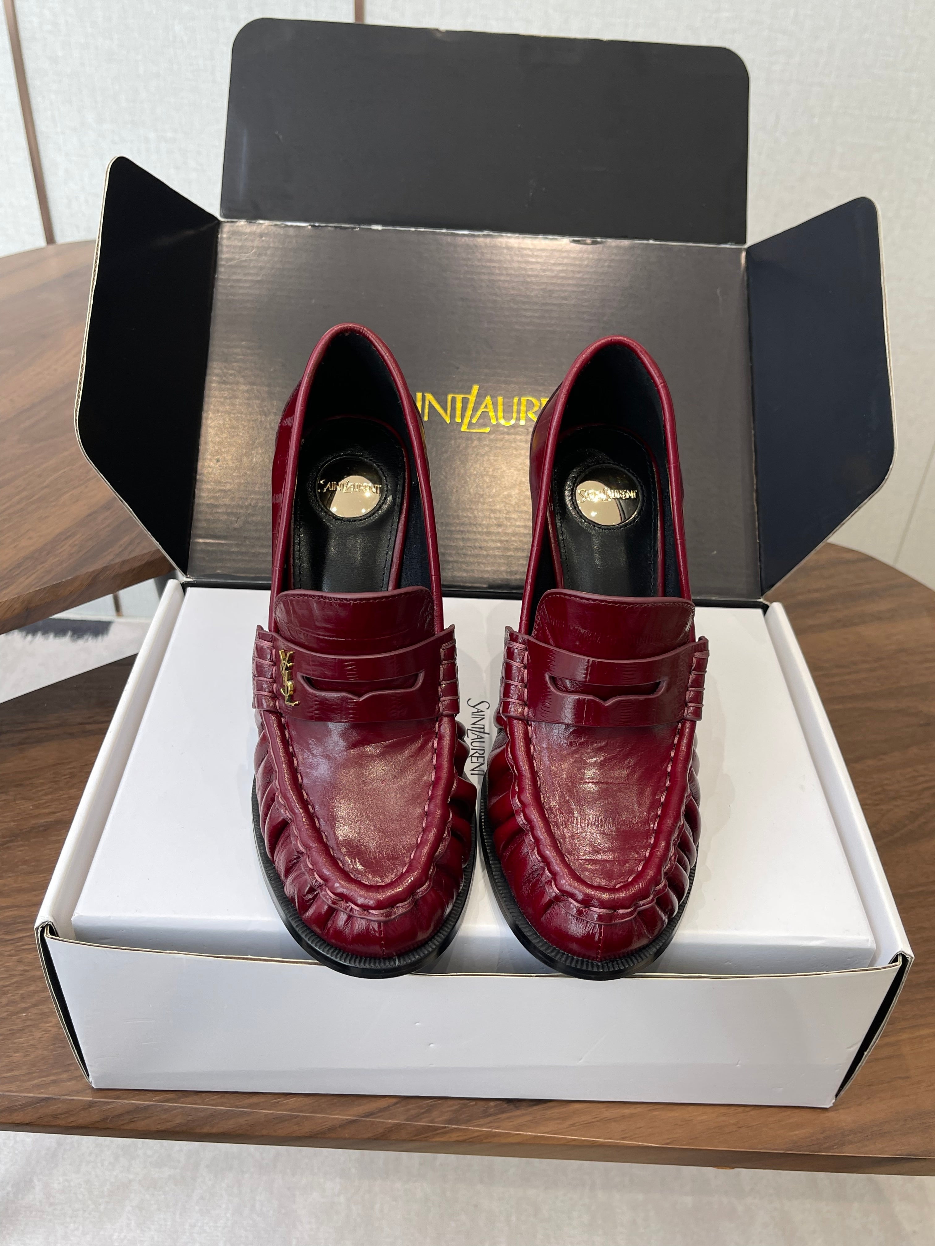 YSL 26S HEELED LOAFERS 100 MM IN DARK RED SHINY CALFSKIN