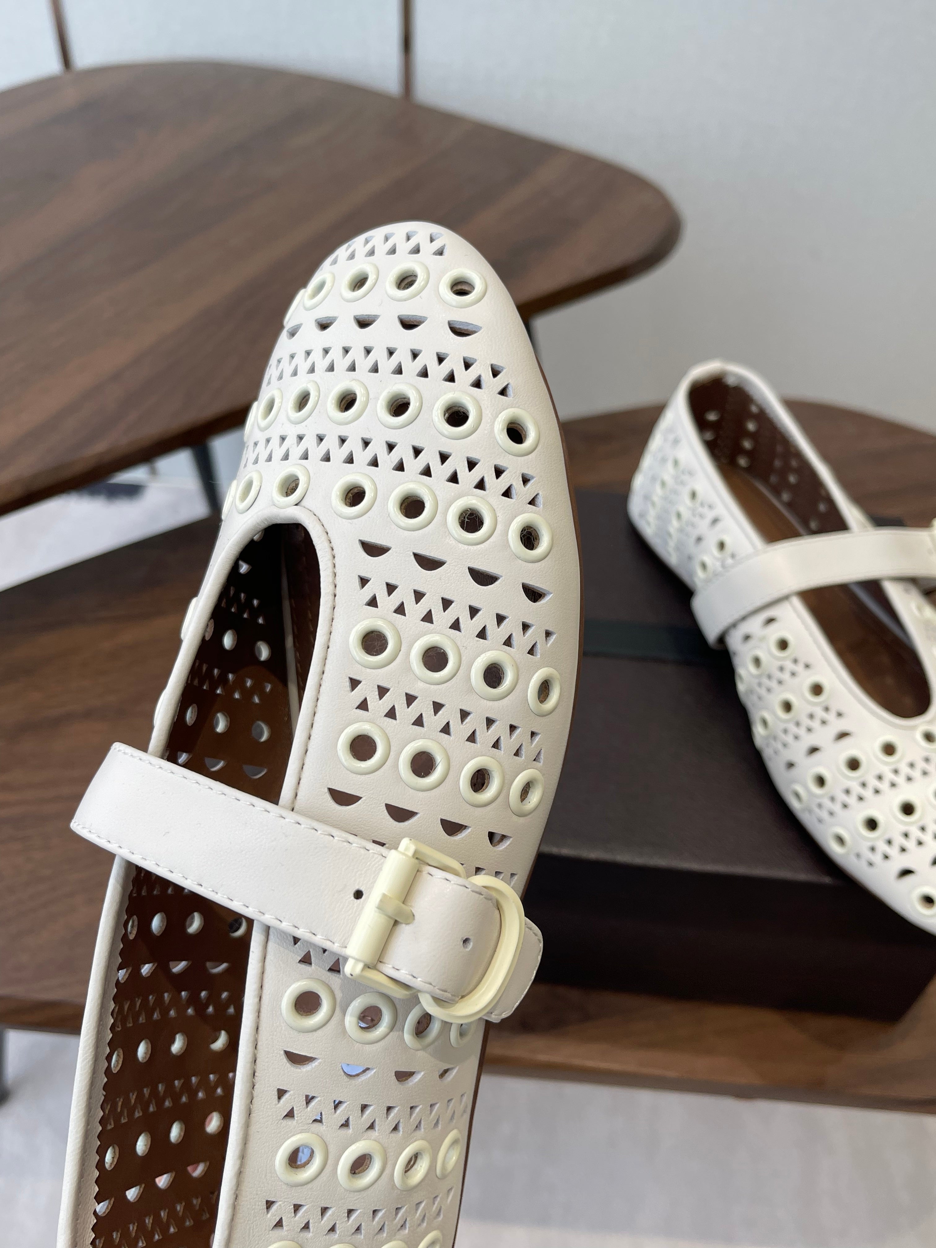 ALAIA 26S MARY JANE FLATS IN WHITE LAMBSKIN