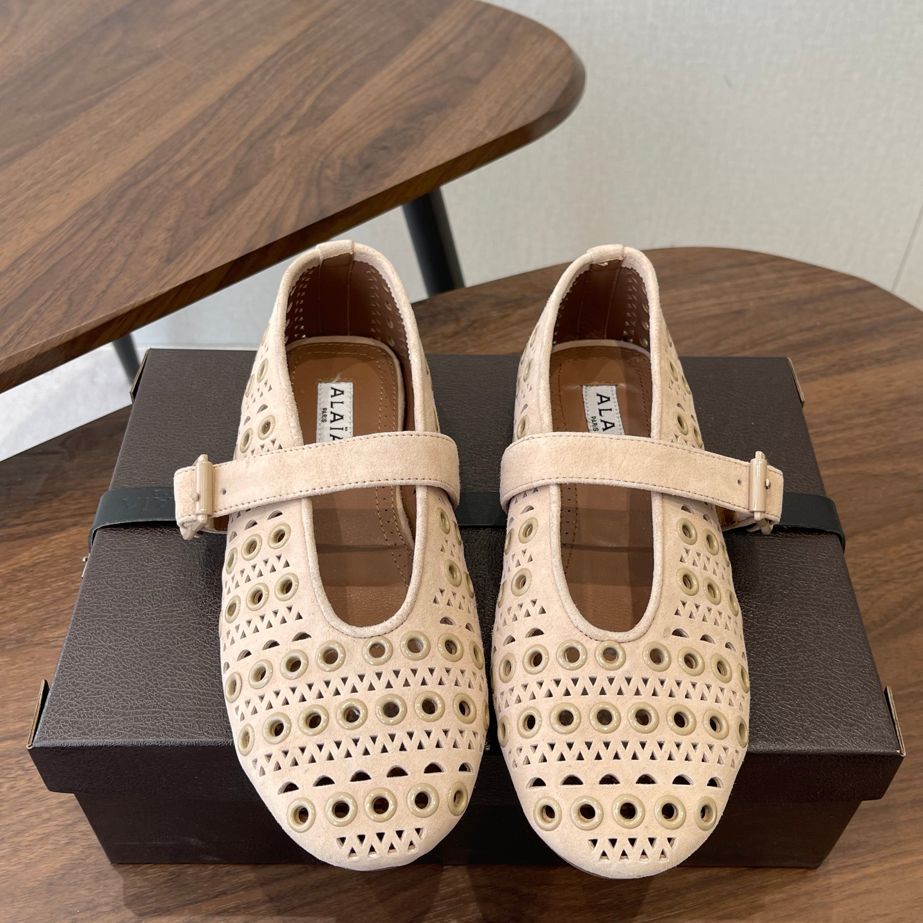 ALAIA 26S MARY JANE FLATS IN BEIGE SUEDE