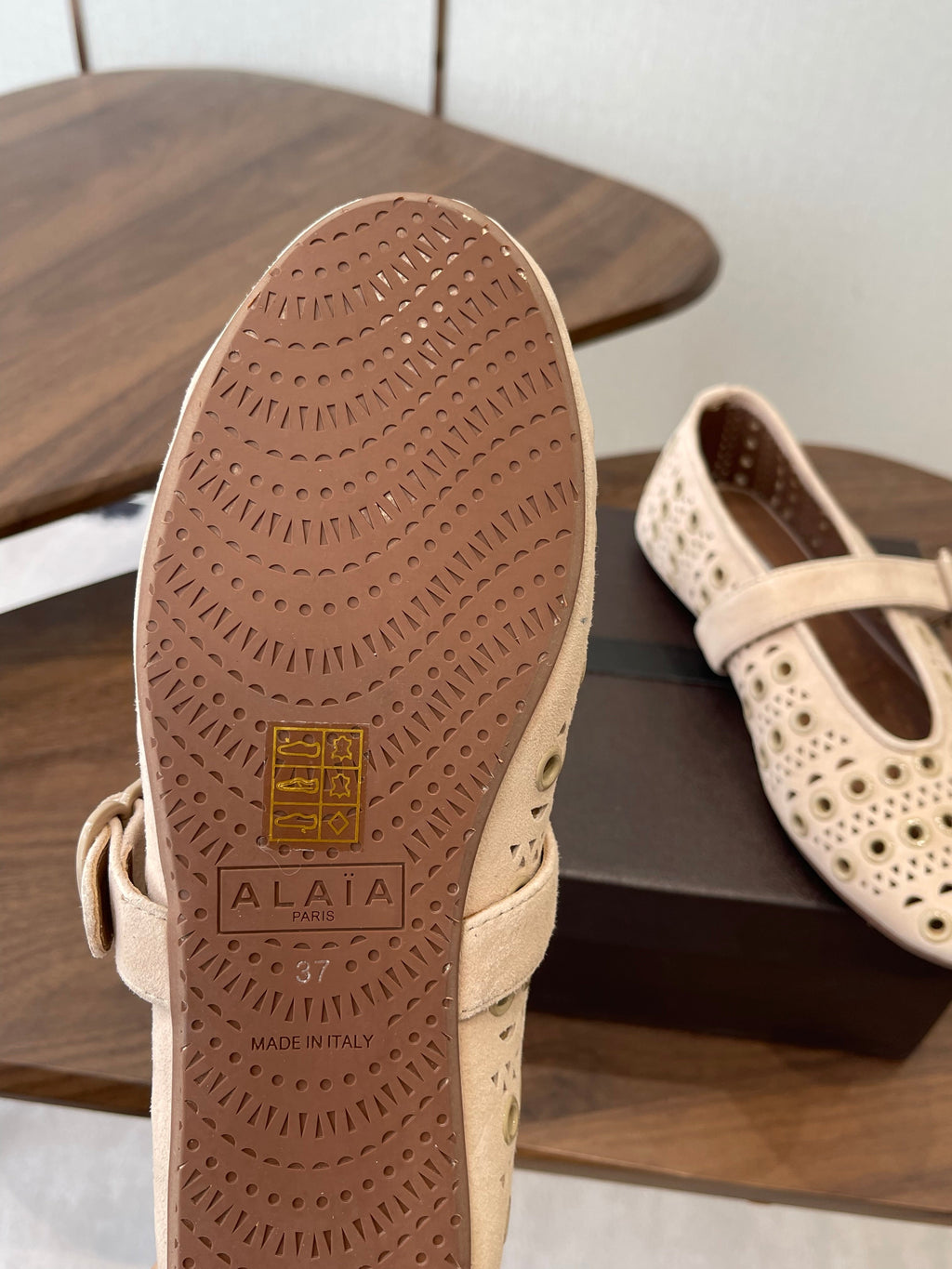 ALAIA 26S MARY JANE FLATS IN BEIGE SUEDE