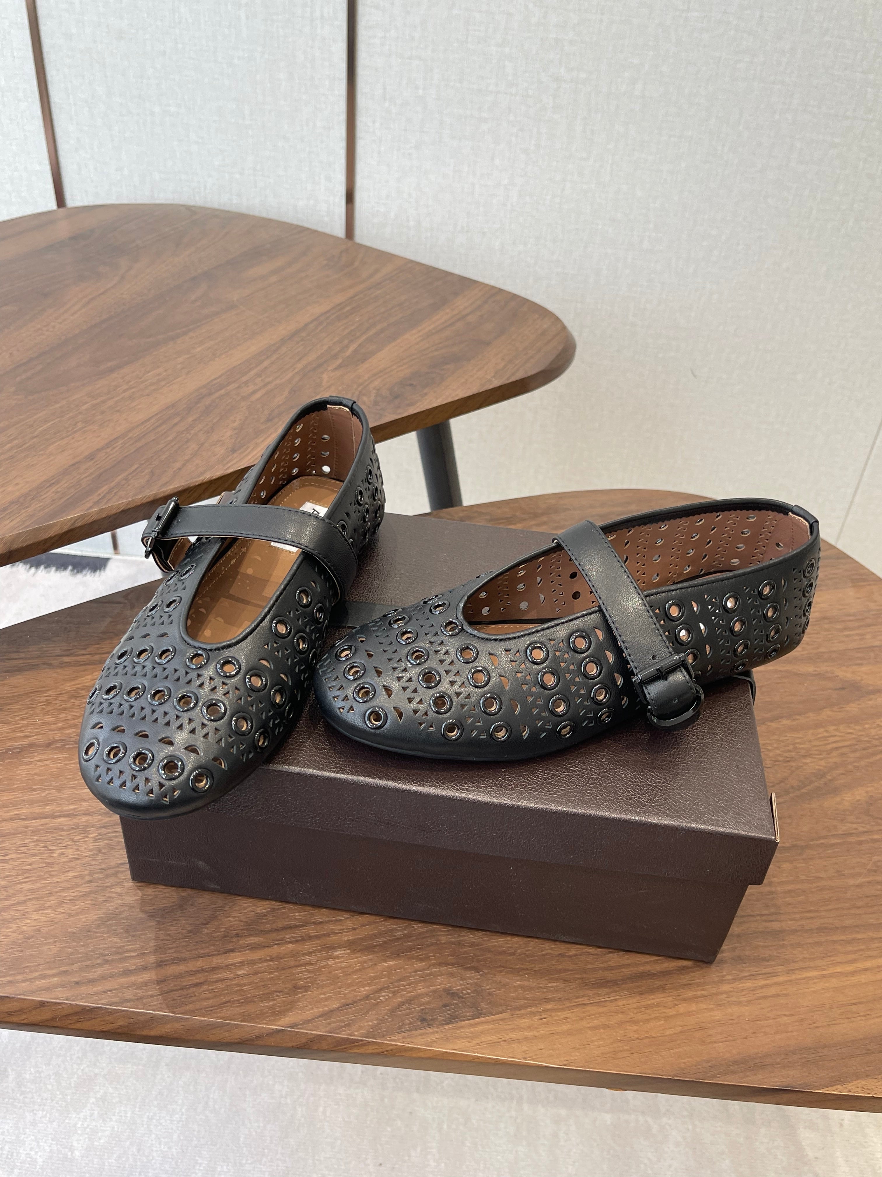 ALAIA 26S MARY JANE FLATS IN BLACK LAMBSKIN
