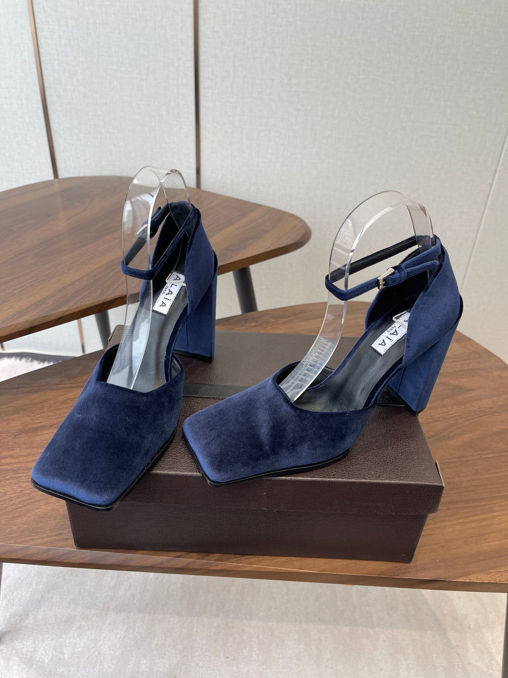 ALAIA 26S SQUARE-TOE HIGH HEELS 95 MM IN NAVY BLUE SUEDE