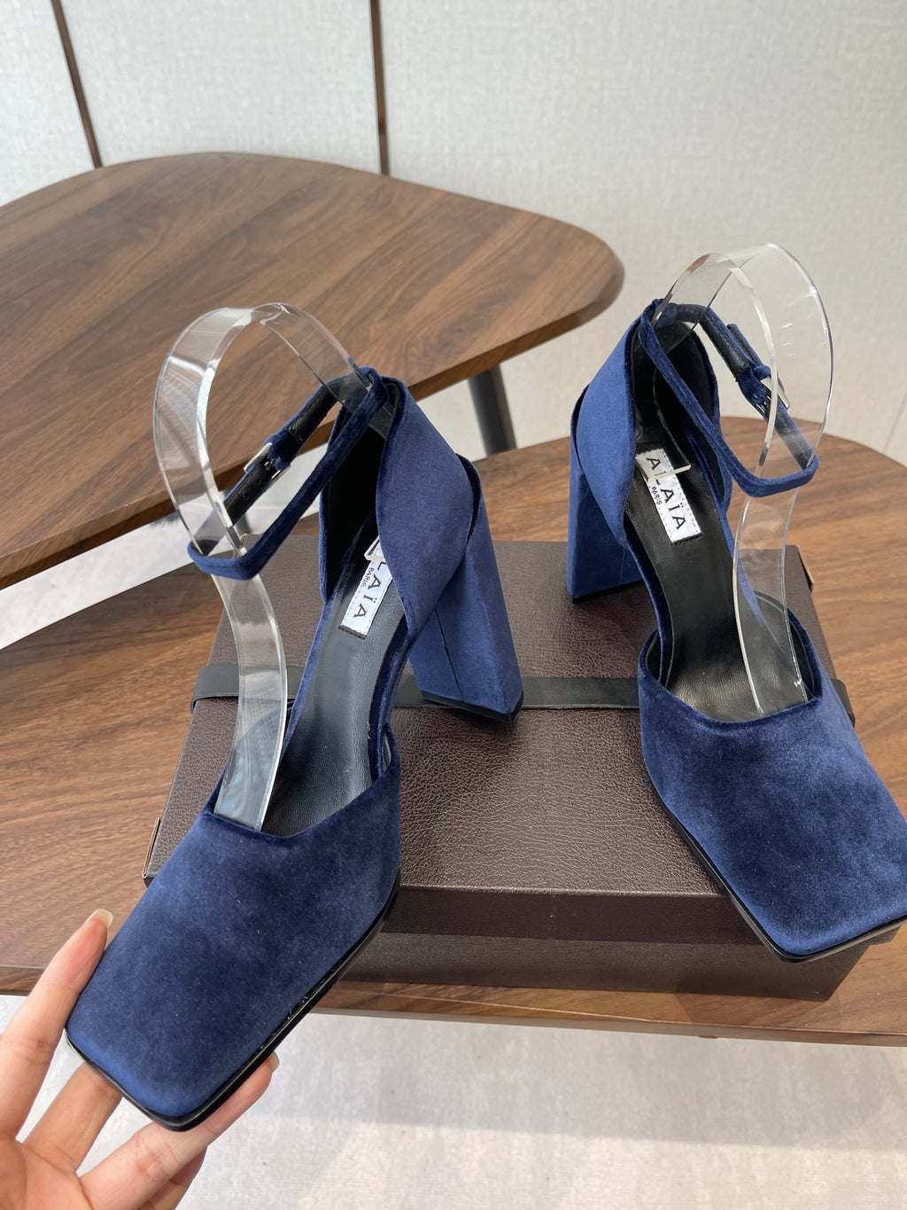 ALAIA 26S SQUARE-TOE HIGH HEELS 95 MM IN NAVY BLUE SUEDE