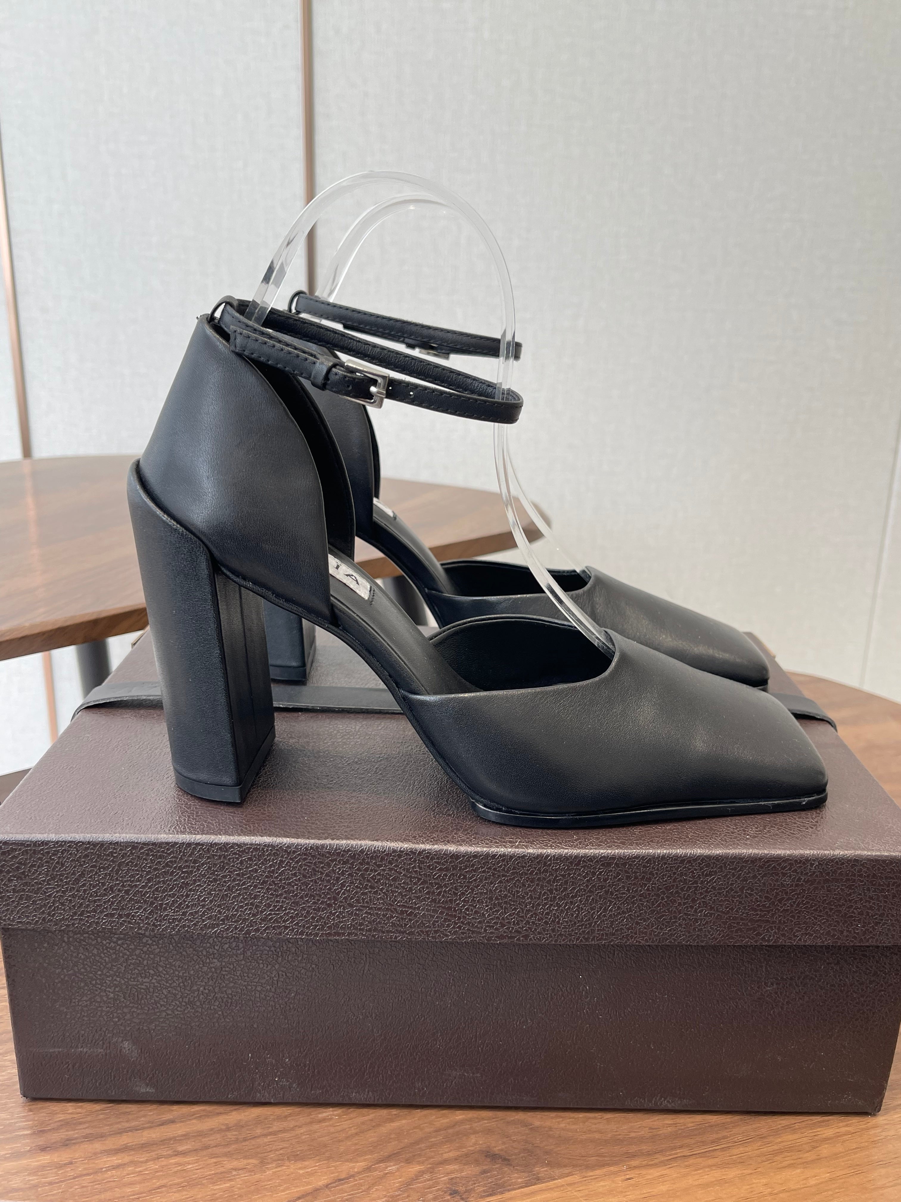 ALAIA 26S SQUARE-TOE HIGH HEELS 95 MM IN BLACK CALFSKIN