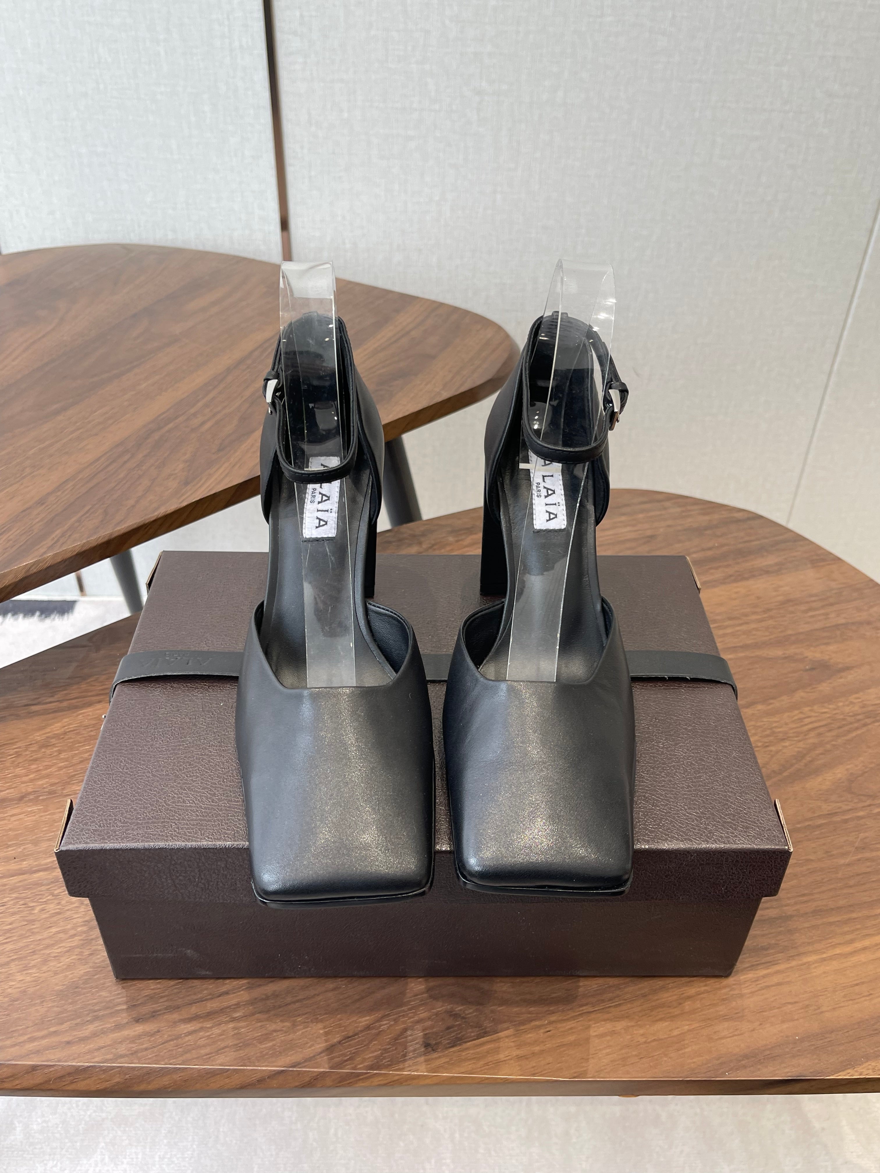 ALAIA 26S SQUARE-TOE HIGH HEELS 95 MM IN BLACK CALFSKIN