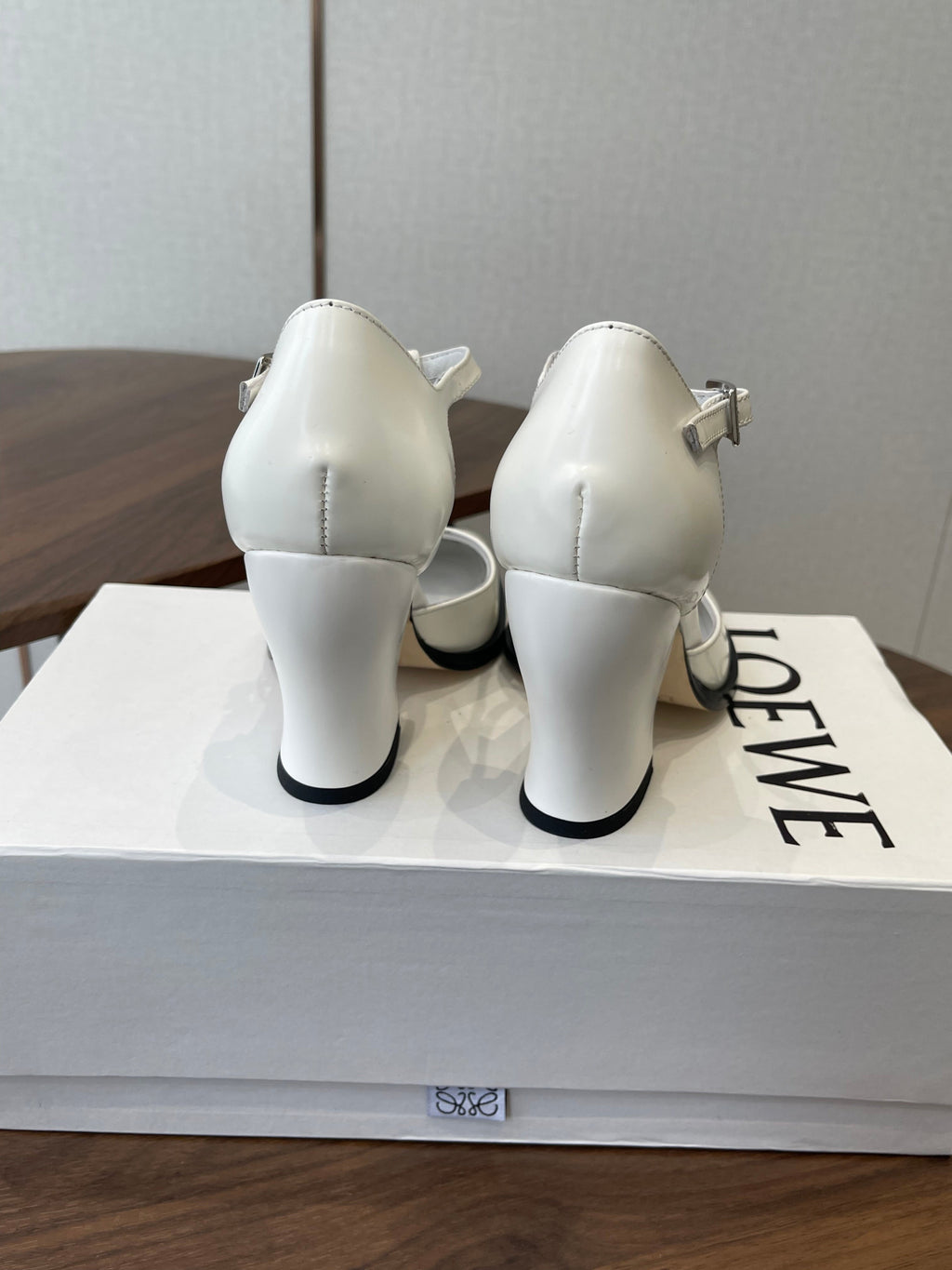 LOEWE 26S ONDA 90MM T-STRAP HIGH-HEEL SHOES IN WHITE GLOSSY CALFSKIN