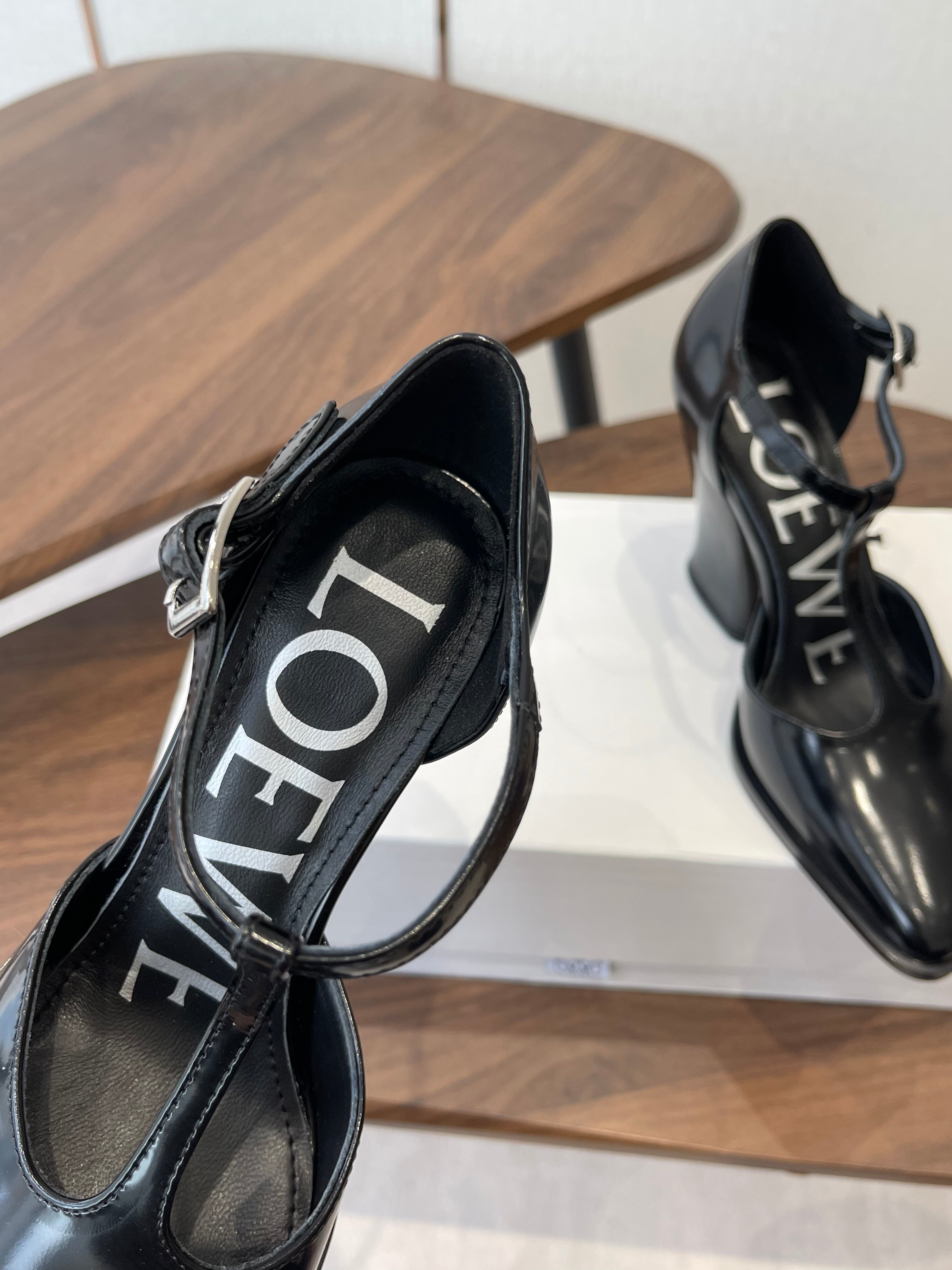 LOEWE 26S ONDA 90MM T-STRAP HIGH-HEEL SHOES IN BLACK GLOSSY CALFSKIN