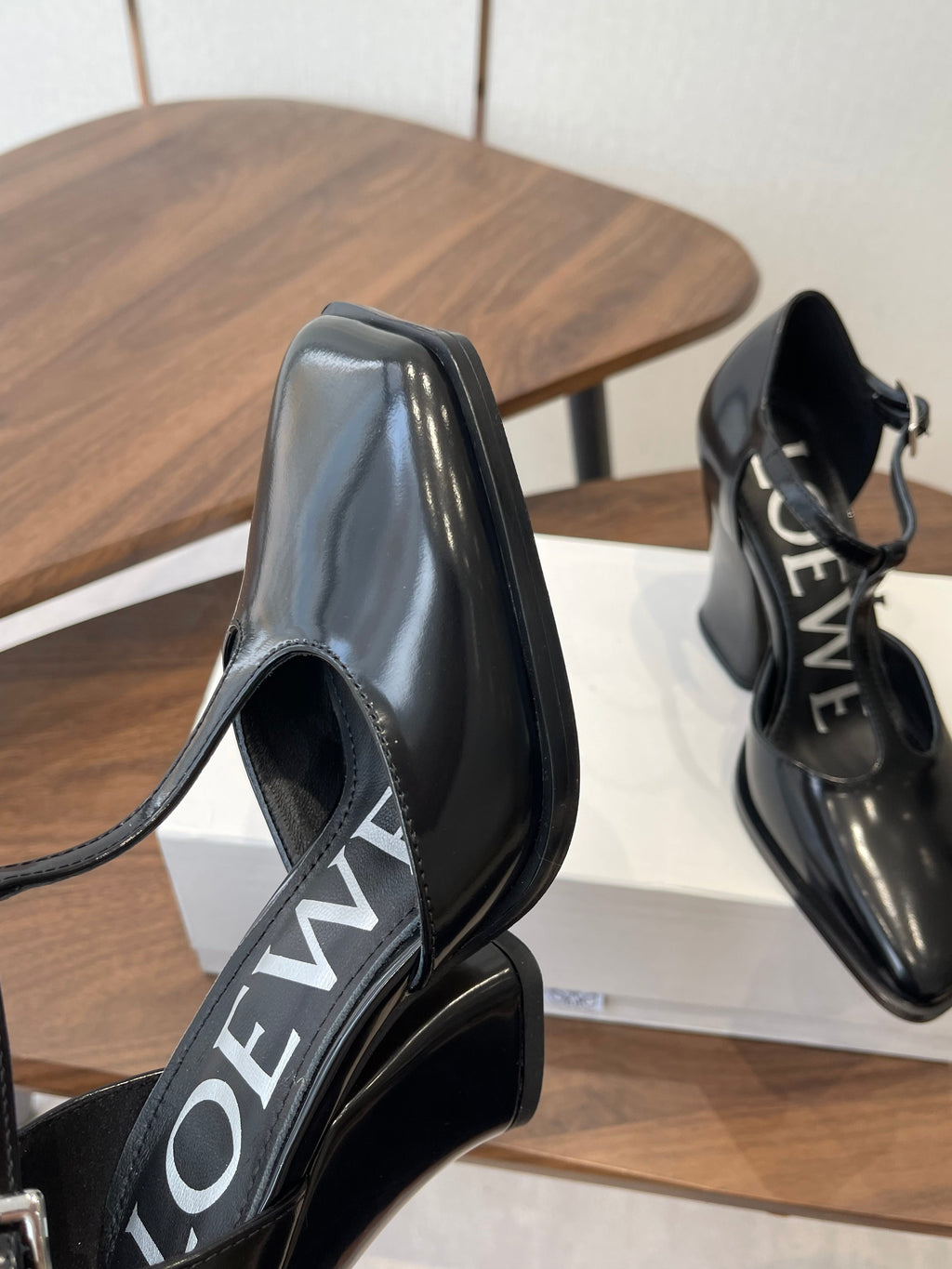 LOEWE 26S ONDA 90MM T-STRAP HIGH-HEEL SHOES IN BLACK GLOSSY CALFSKIN