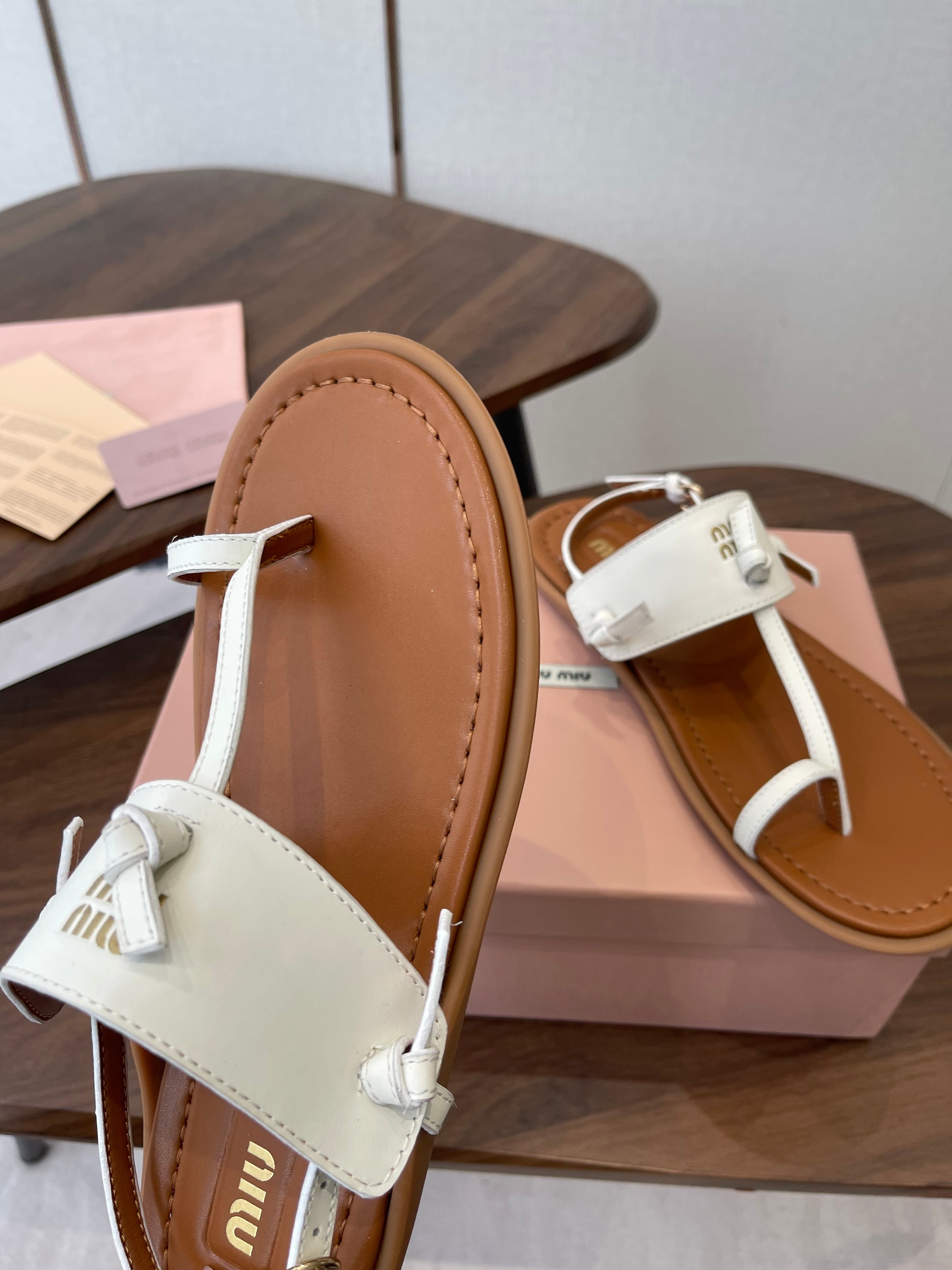 MIUMIU 26S FLIP FLOPS IN WHITE AND TAN BROWN CALFSKIN