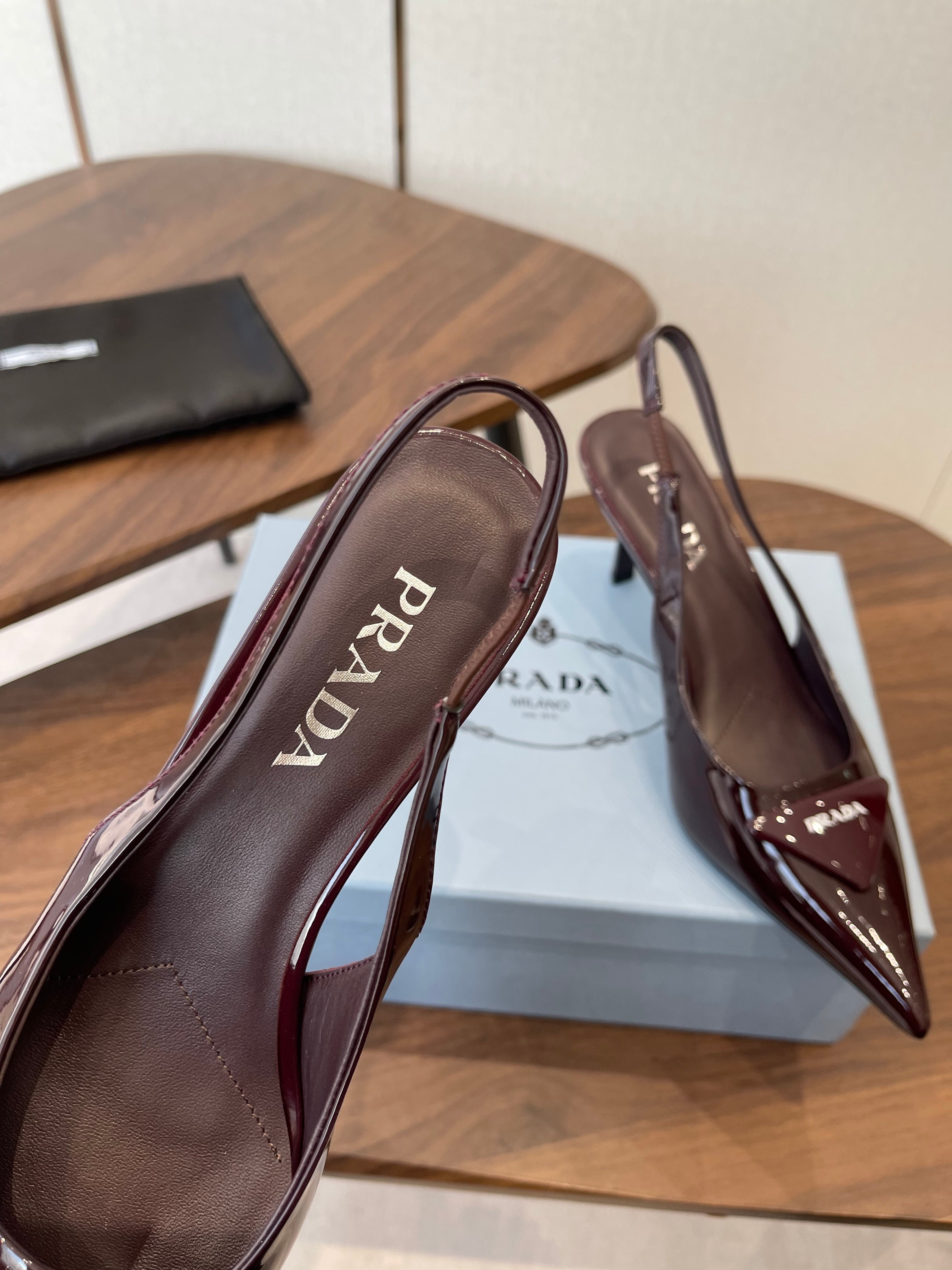 PRADA 26S SLINGBACK PUMPS 75MM IN BURNT BROWN PATENT CALFSKIN WITH LOGO