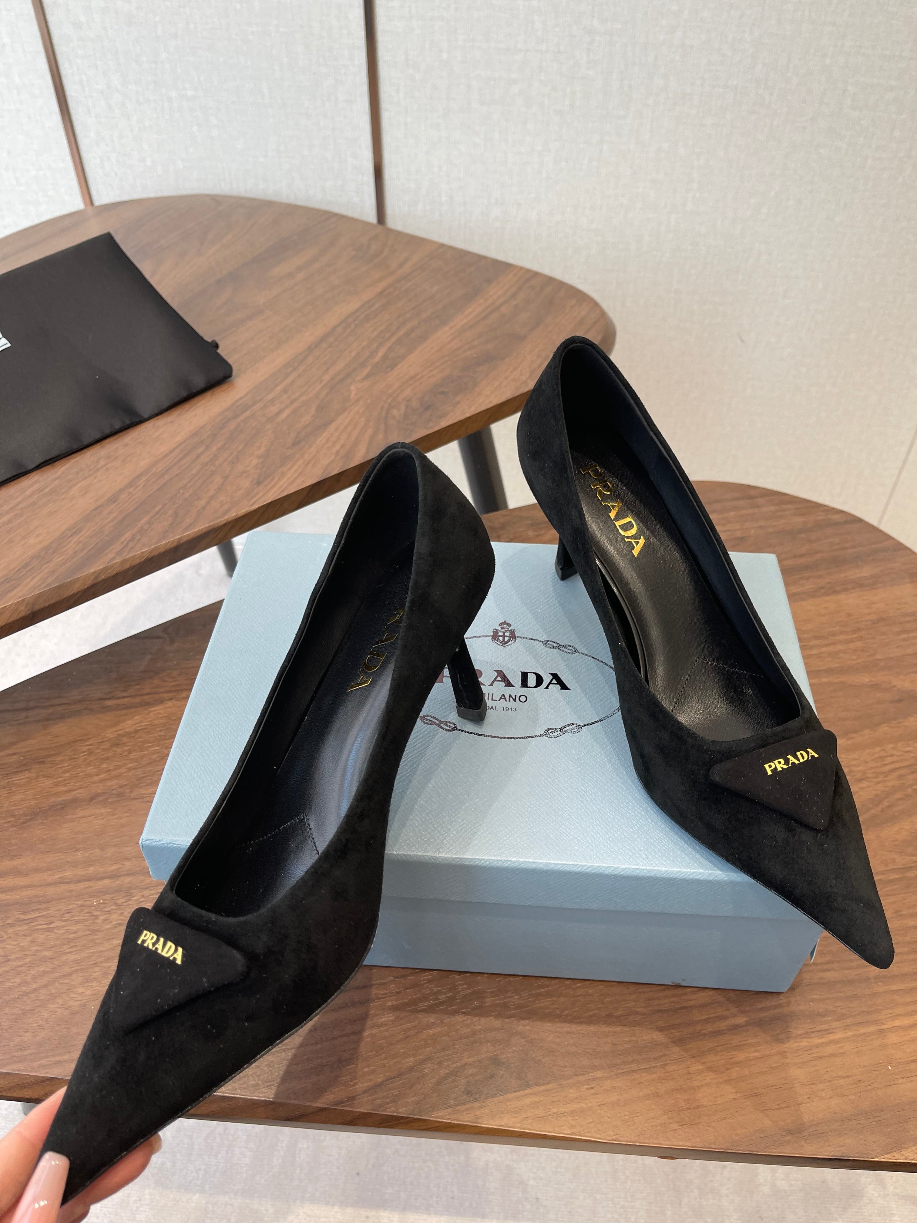 PRADA 26S POINTED TOE HIGH HEELS 75MM IN BLACK SUEDE WITH LOGO