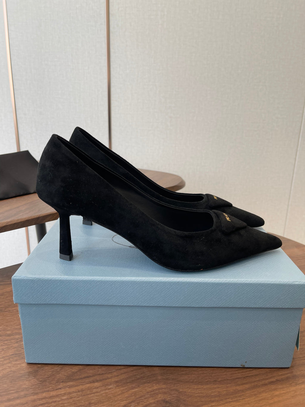 PRADA 26S POINTED TOE HIGH HEELS 75MM IN BLACK SUEDE WITH LOGO