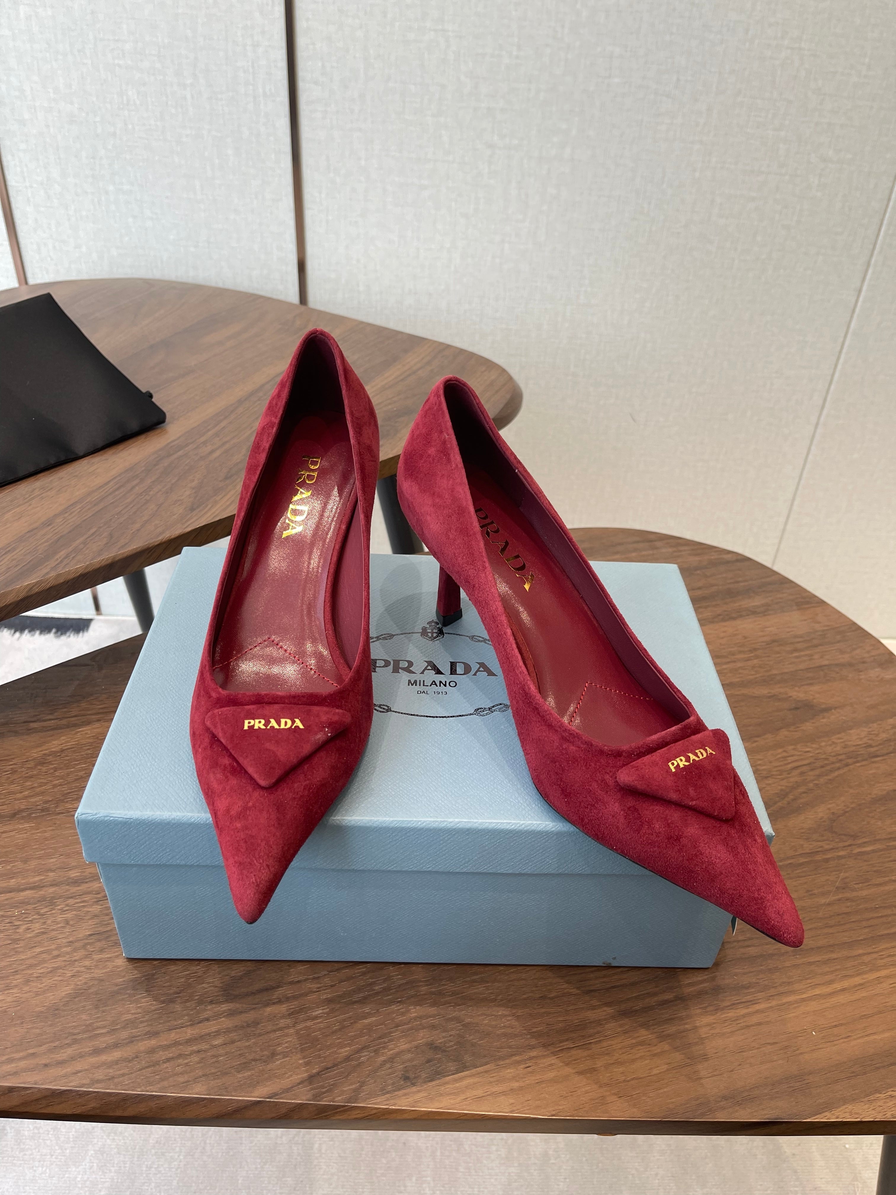 PRADA 26S POINTED TOE HIGH HEELS 75MM IN DARK RED SUEDE WITH LOGO