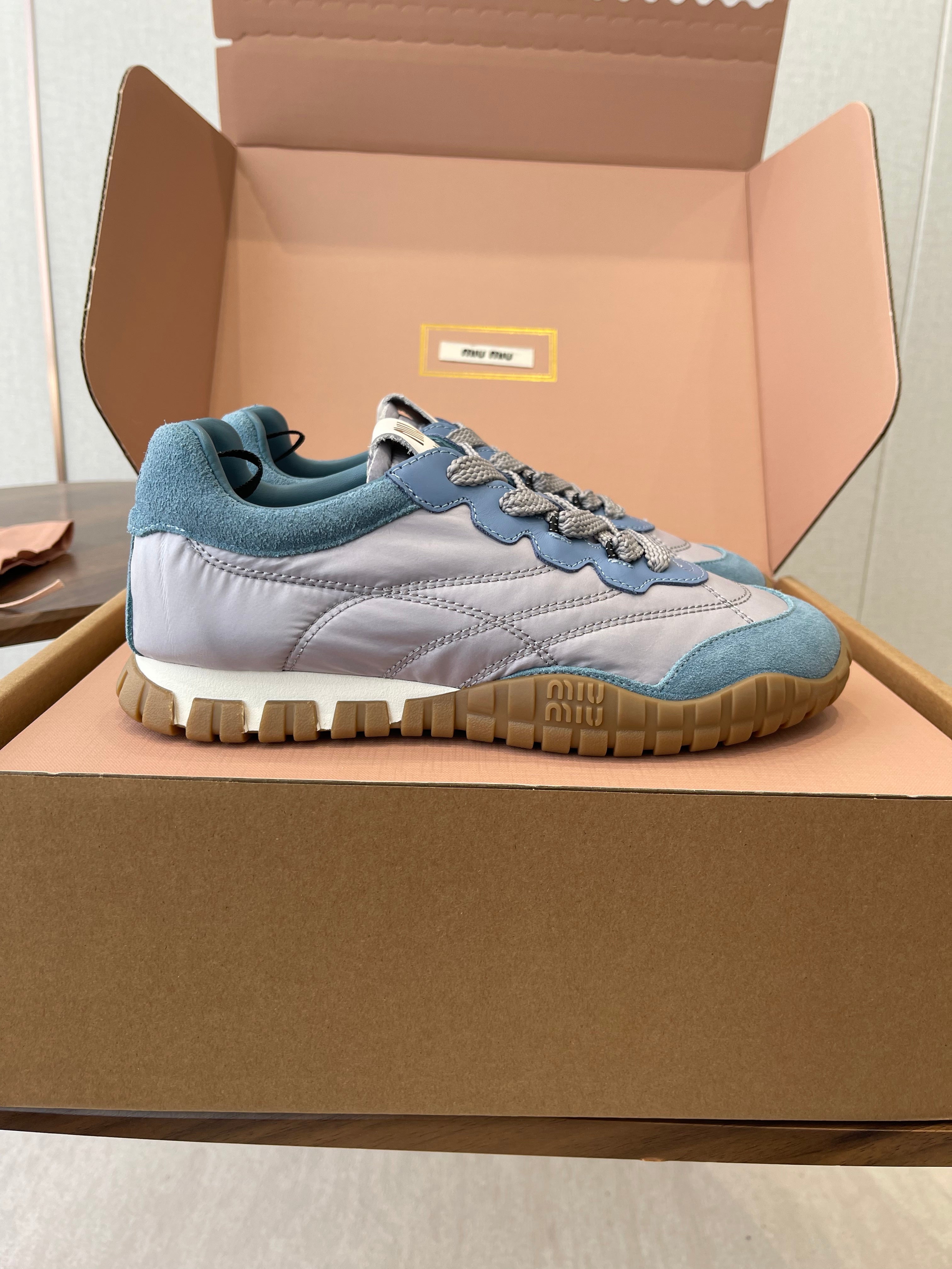 MIUMIU 26S SNEAKERS IN LIGHT GRAY AND BLUE FABRIC AND SUEDE