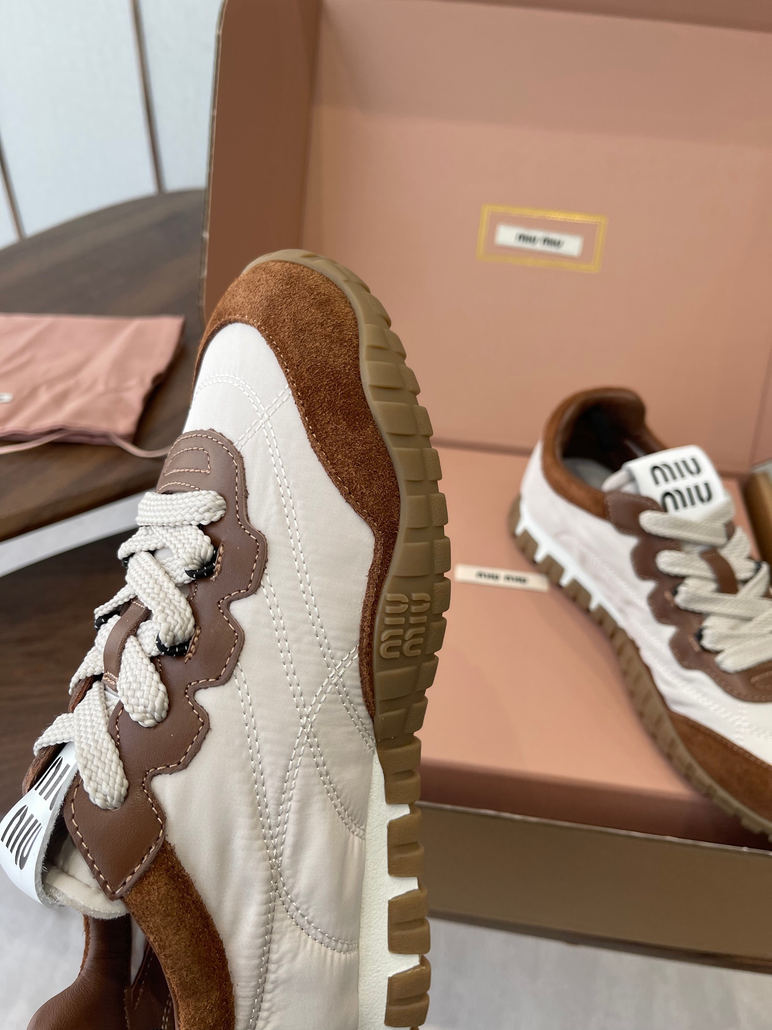 MIUMIU 26S SNEAKERS IN WHITE AND CARAMEL BROWN FABRIC AND SUEDE