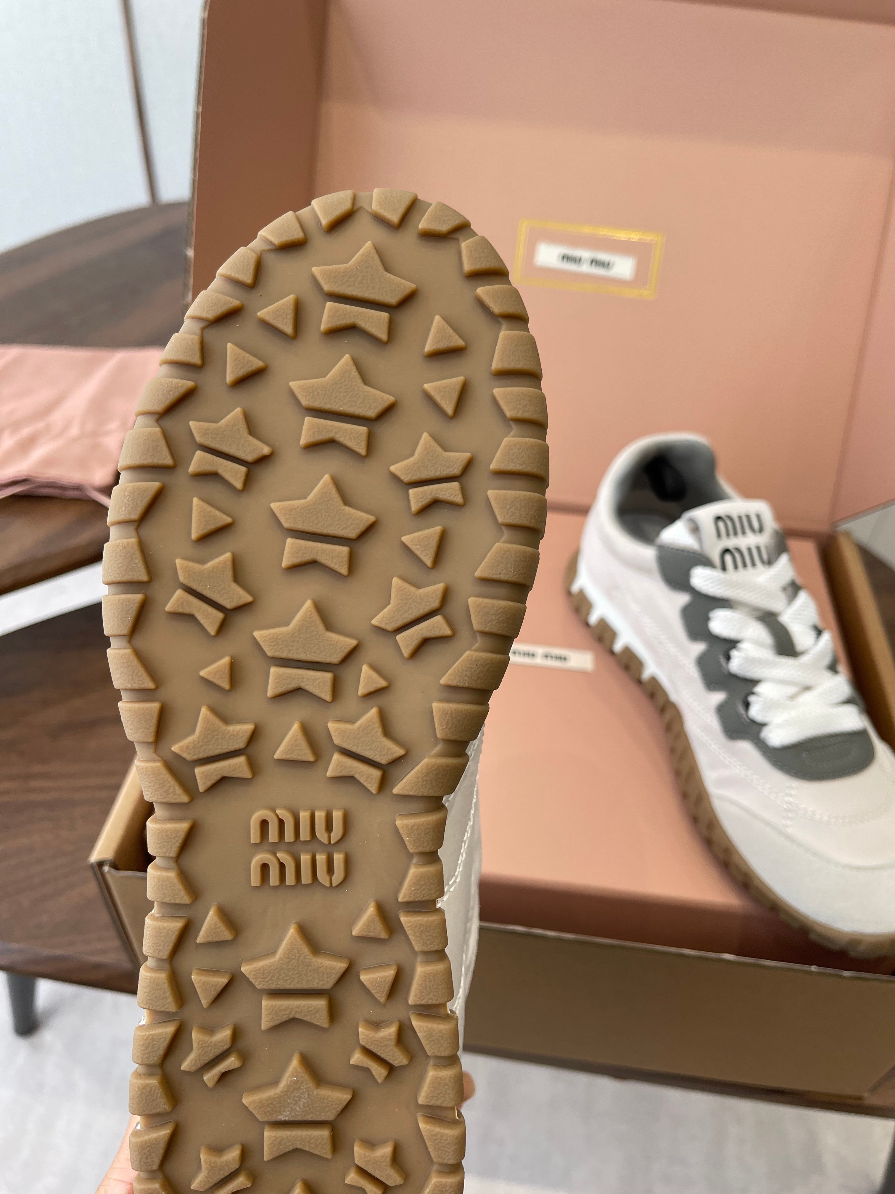 MIUMIU 26S SNEAKERS IN WHITE AND GRAY FABRIC AND SUEDE
