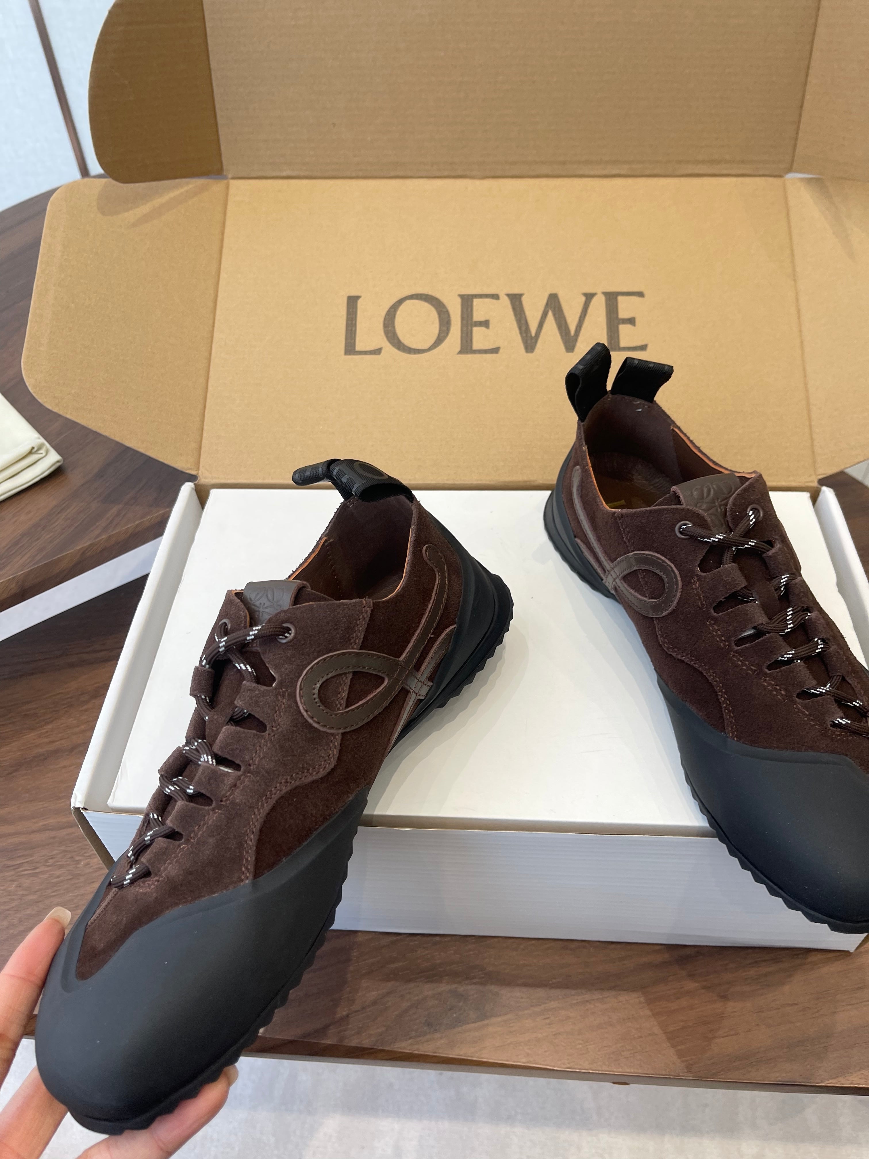 LOEWE 26S FLOW RUNNER SNEAKER 20MM IN DARK BROWN SUEDE
