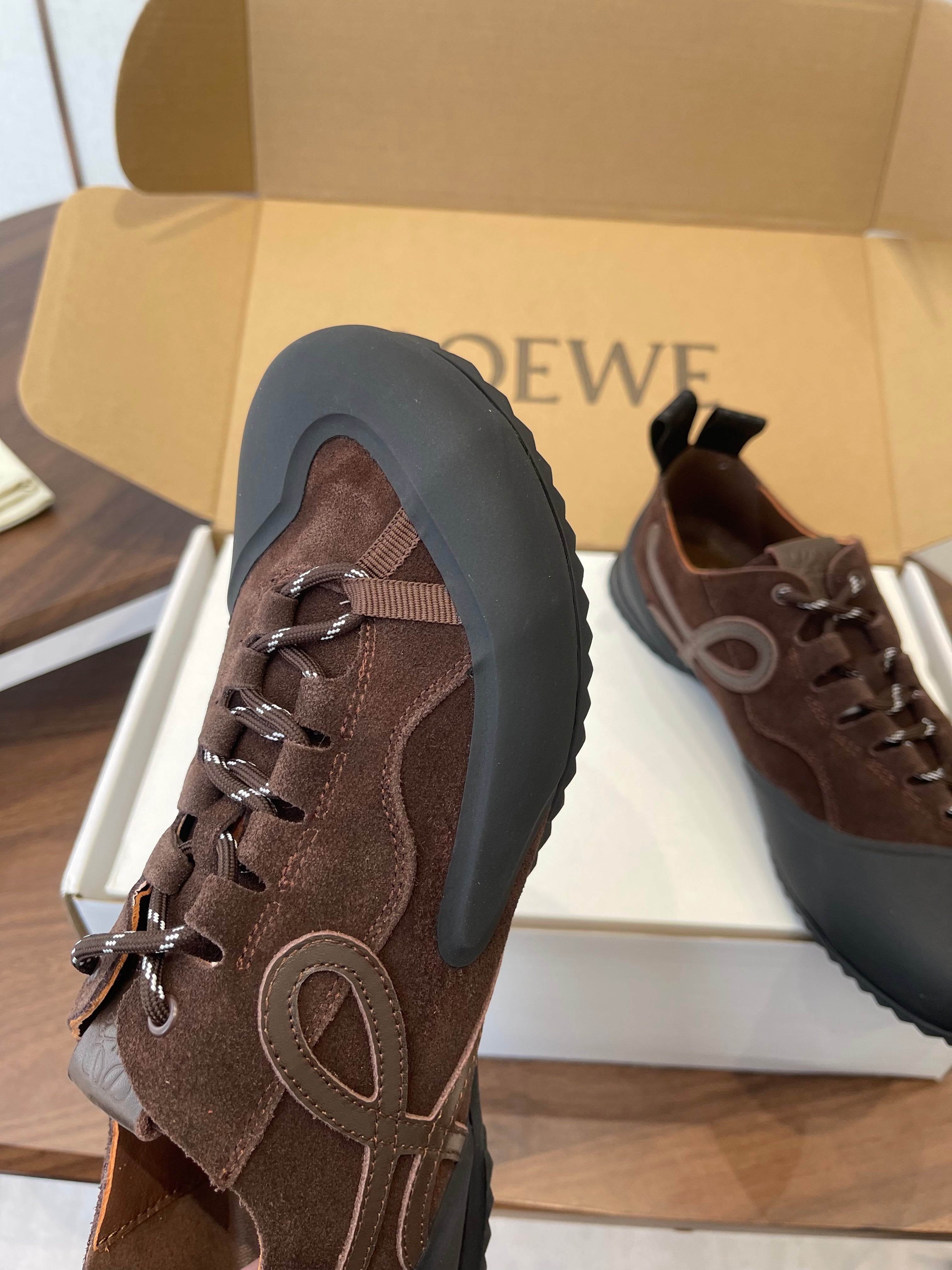 LOEWE 26S FLOW RUNNER SNEAKER 20MM IN DARK BROWN SUEDE