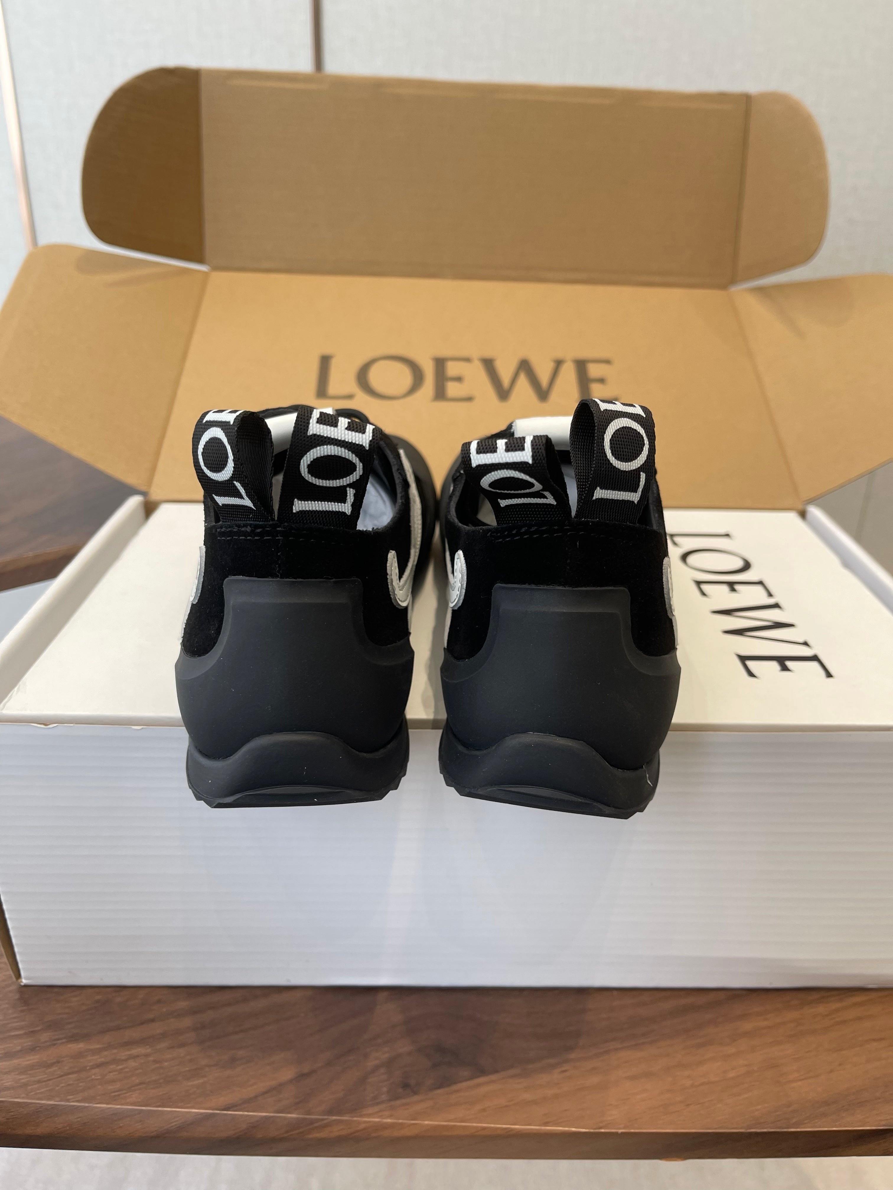 LOEWE 26S FLOW RUNNER SNEAKER 20MM IN BLACK SUEDE