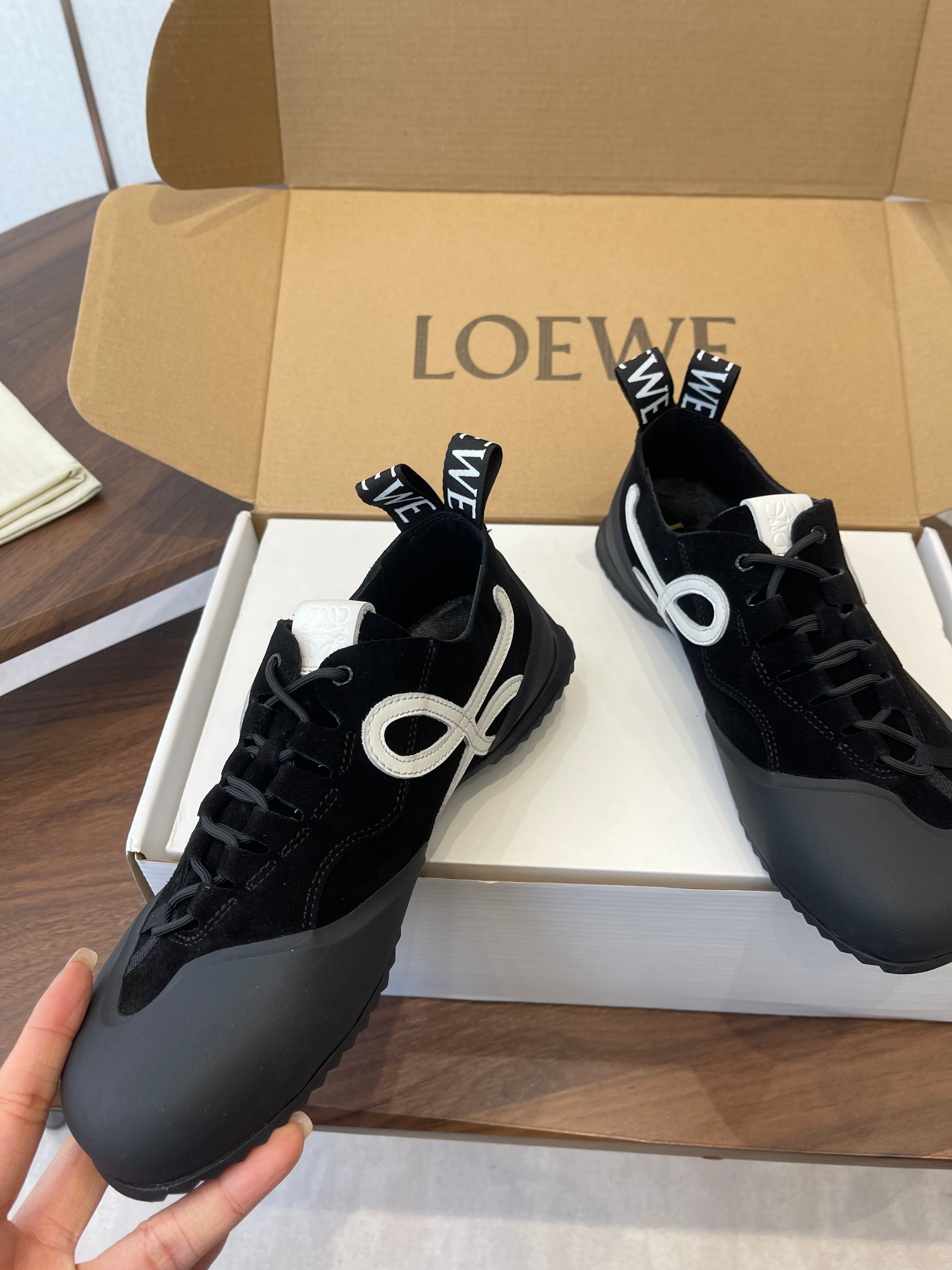 LOEWE 26S FLOW RUNNER SNEAKER 20MM IN BLACK SUEDE
