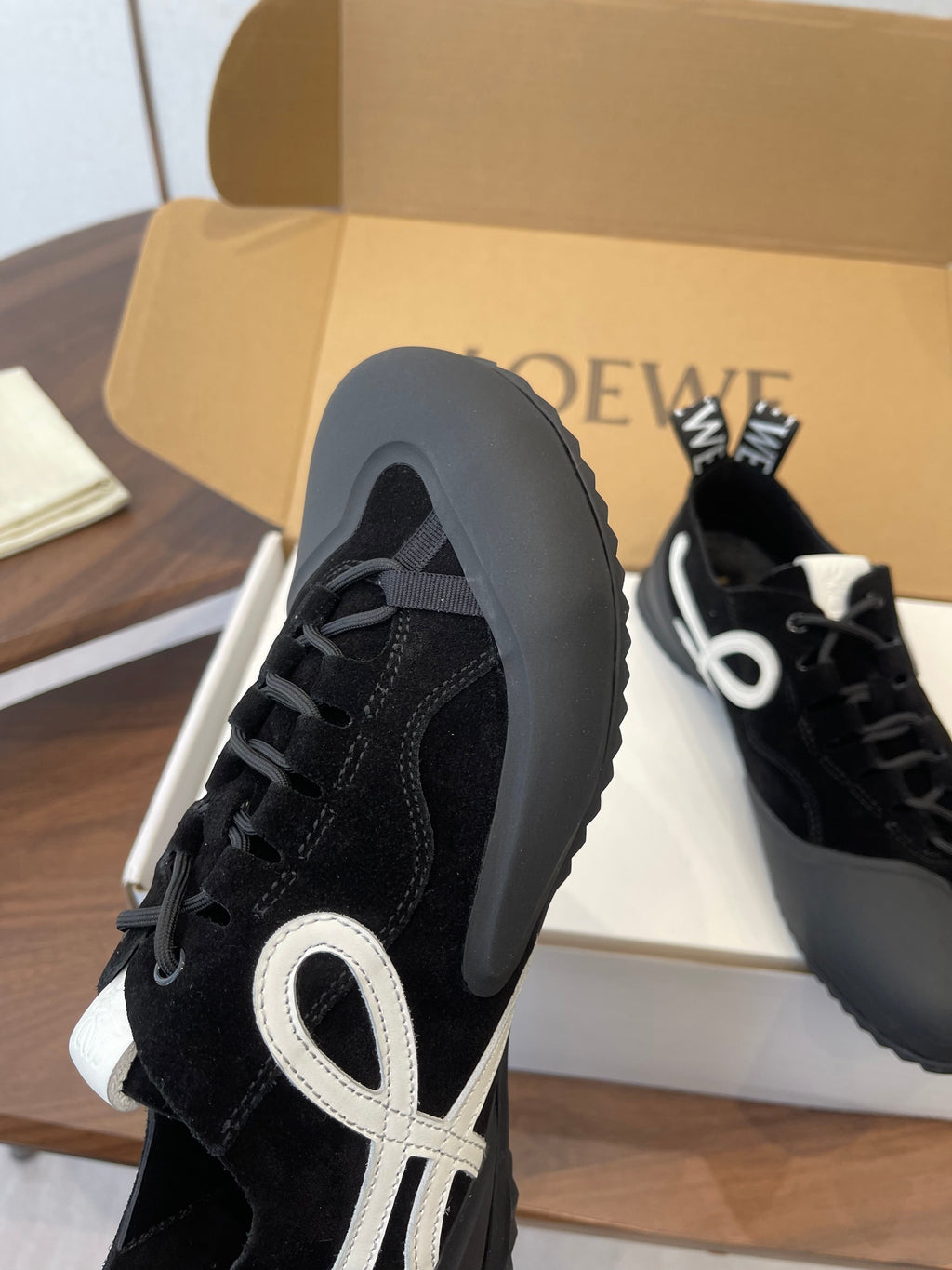 LOEWE 26S FLOW RUNNER SNEAKER 20MM IN BLACK SUEDE