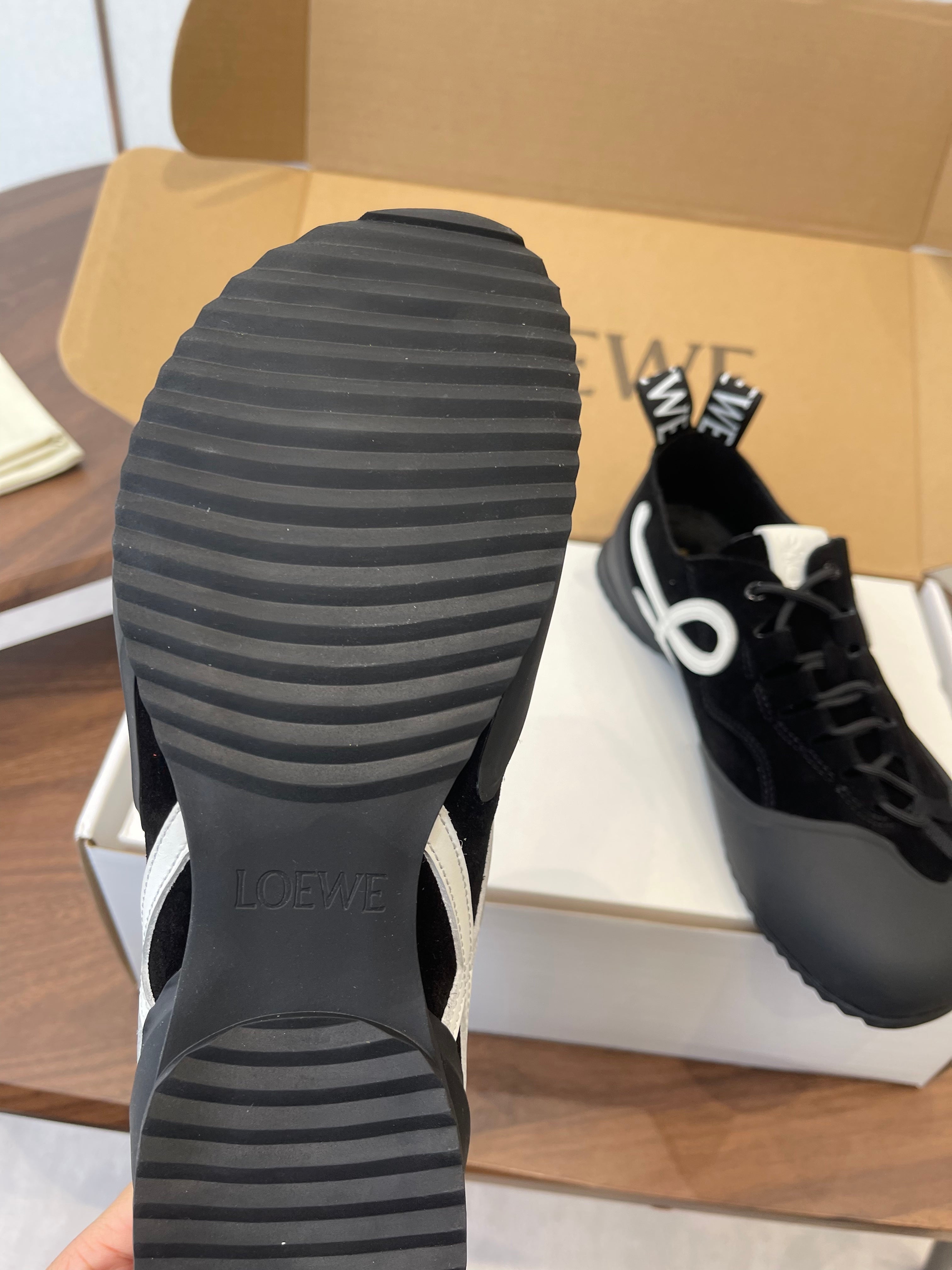 LOEWE 26S FLOW RUNNER SNEAKER 20MM IN BLACK SUEDE