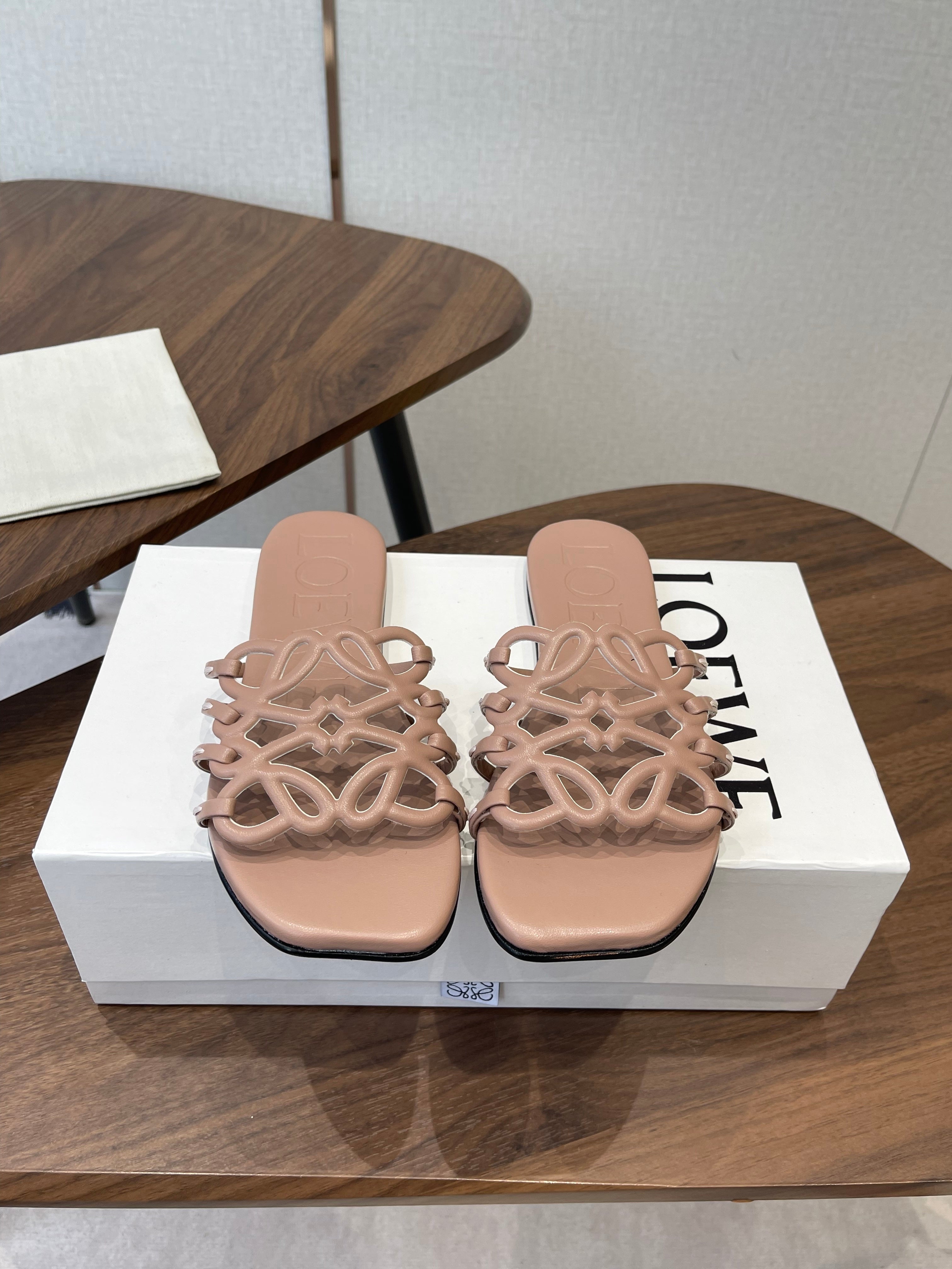 LOEWE 26S PETAL ANAGRAM SLIDE IN TAUPE BROWN CALFSKIN