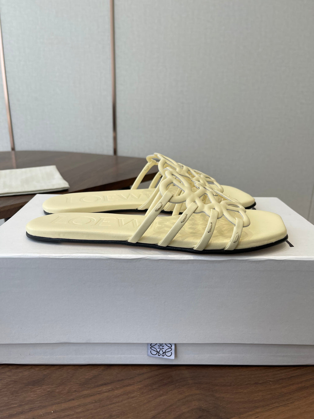 LOEWE 26S FLAT SANDALS IN LIGHT YELLOW CALFSKIN