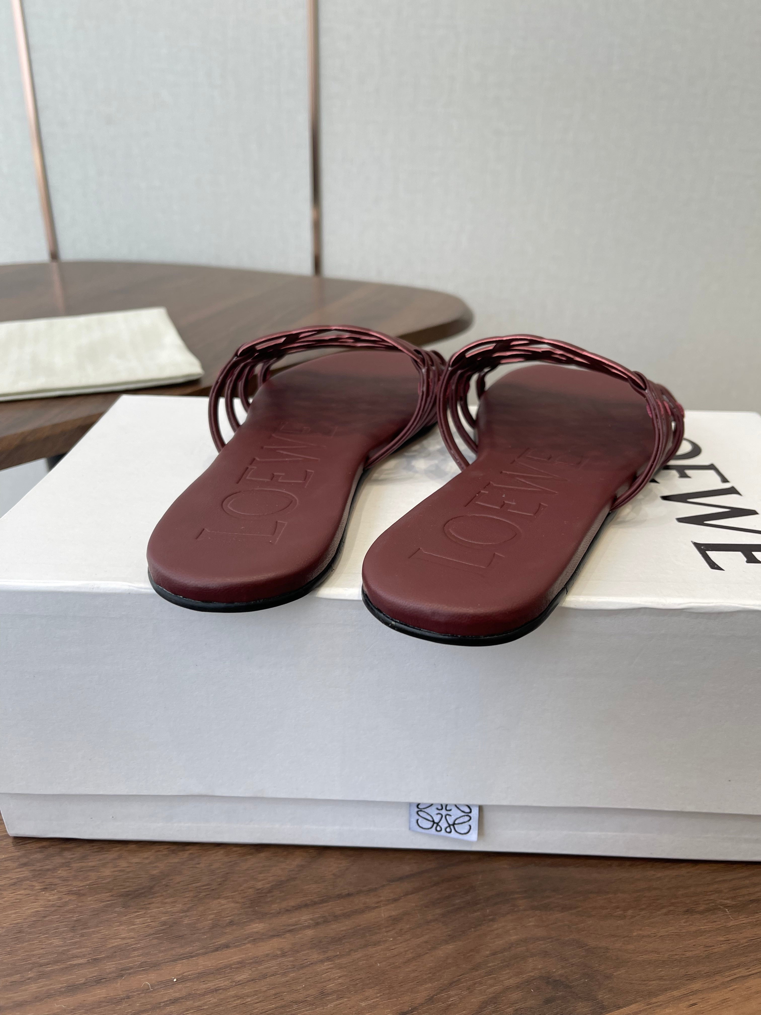 LOEWE 26S PETAL ANAGRAM SLIDE IN WINE RED CALFSKIN