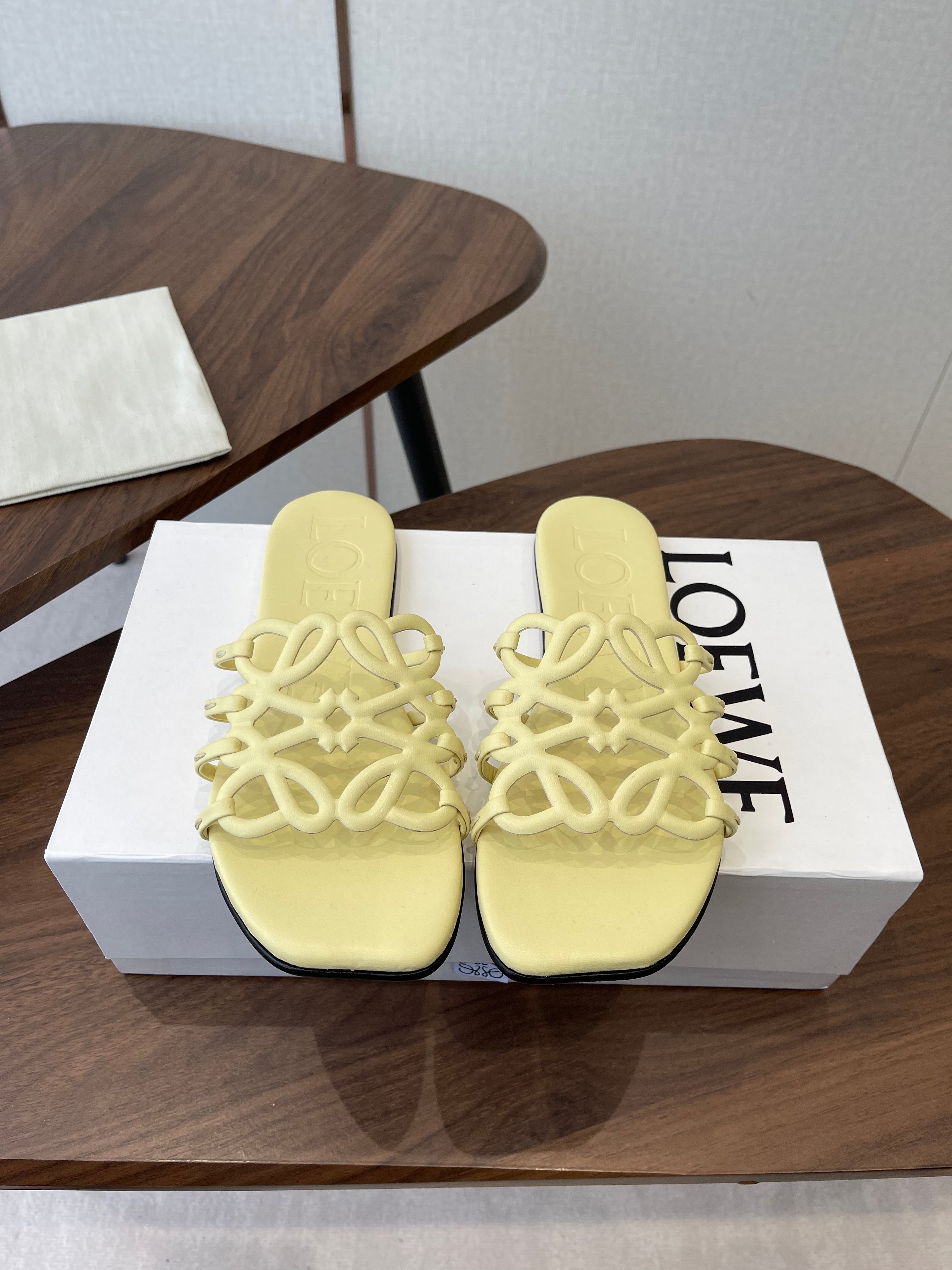 LOEWE 26S FLAT SANDALS IN BUTTER YELLOW CALFSKIN