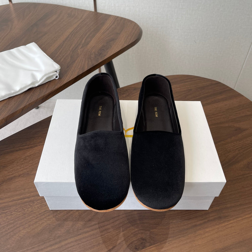 THE ROW 26S BALLET FLATS IN BLACK VELVET