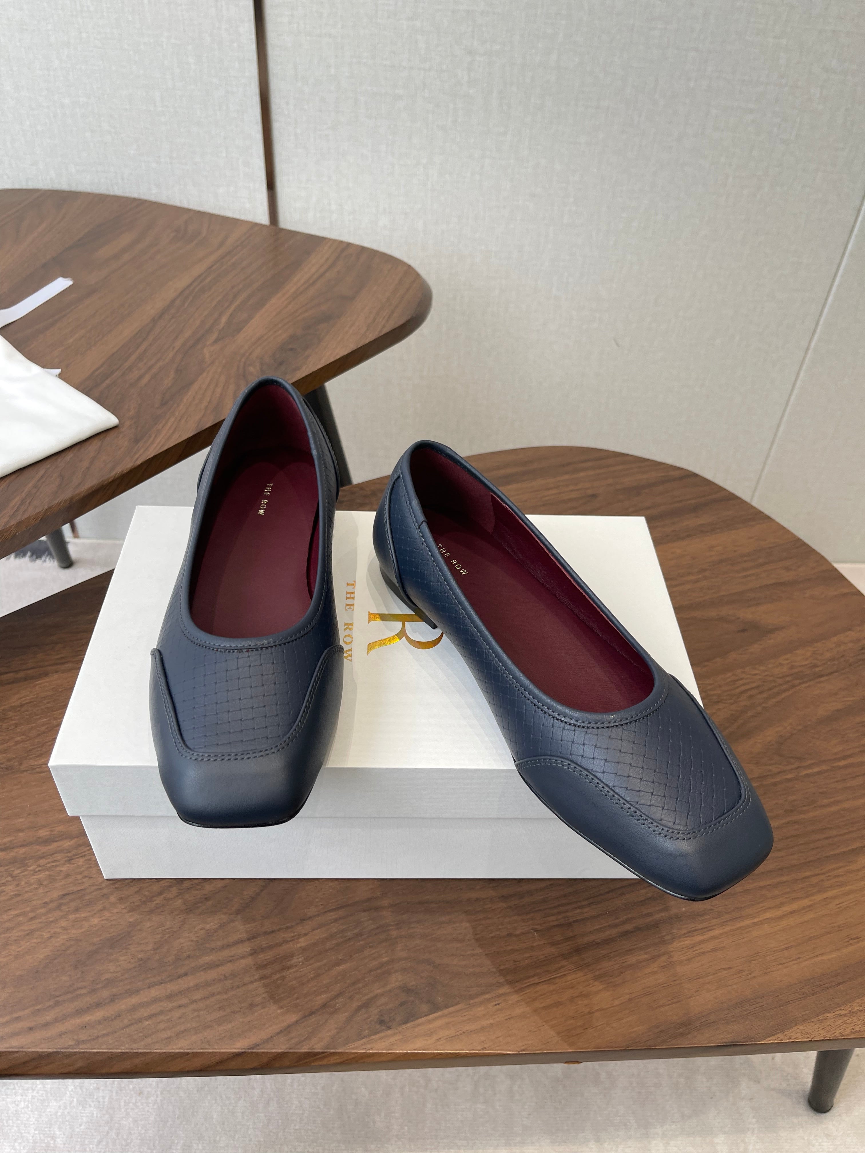 THE ROW 26S SQUARE TOE  BALLET FLATS IN BLUE BLACK CALFSKIN