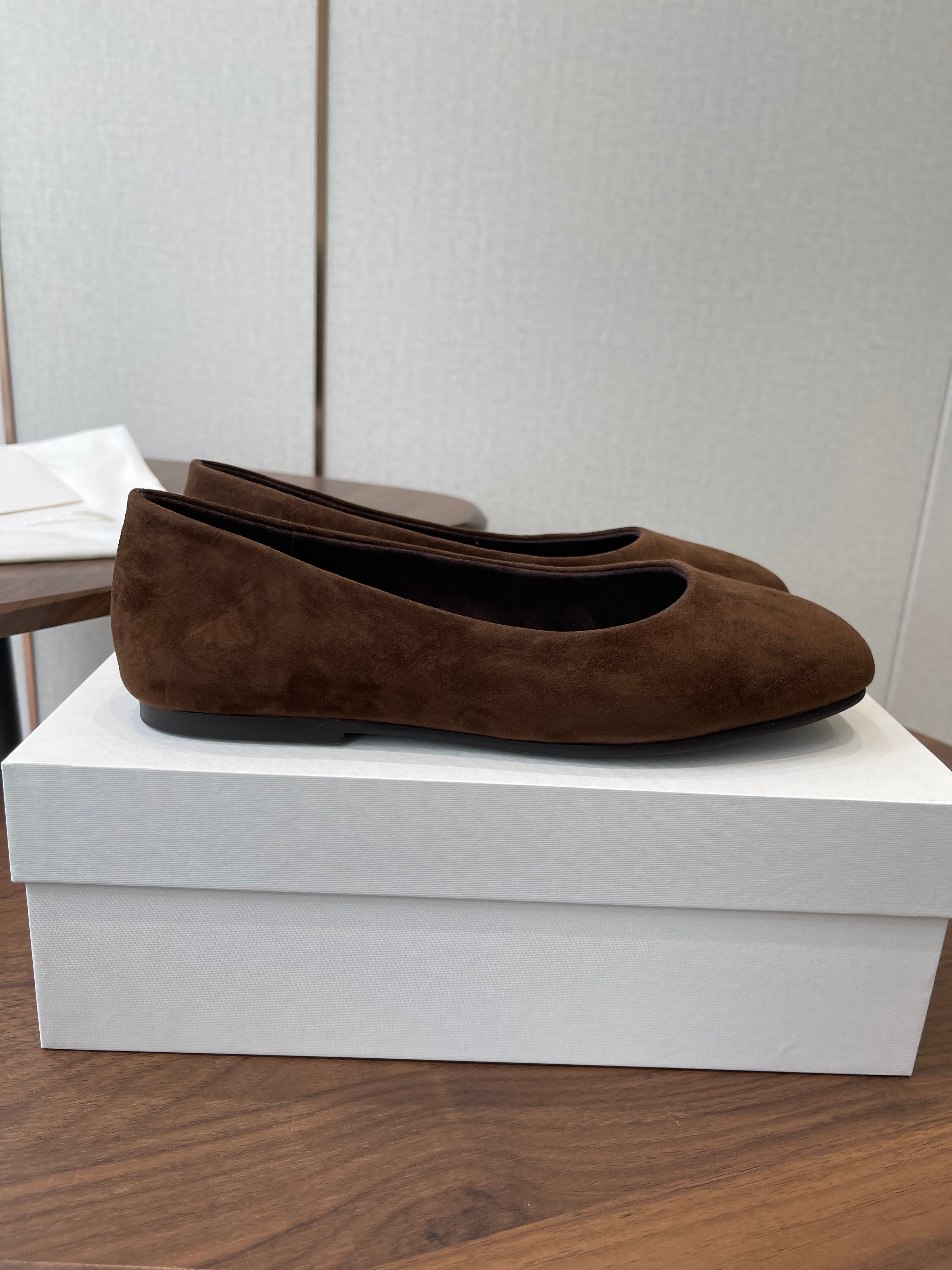 THE ROW 26S FLATS IN DARK BROWN SUEDE