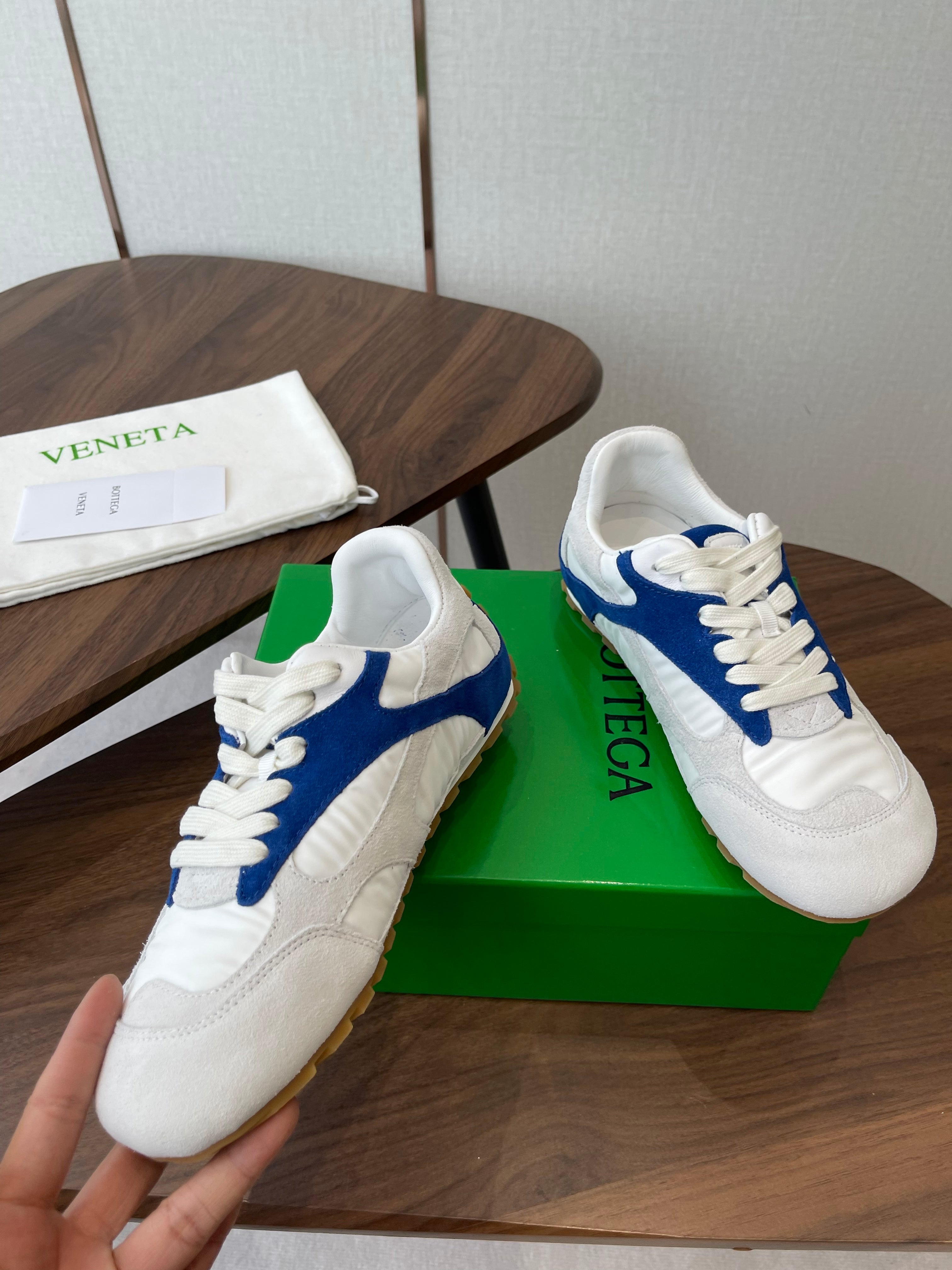 BOTTEGA VENETA 26S ORBIT FLASH SNEAKERS IN WHITE AND BLUE SUEDE