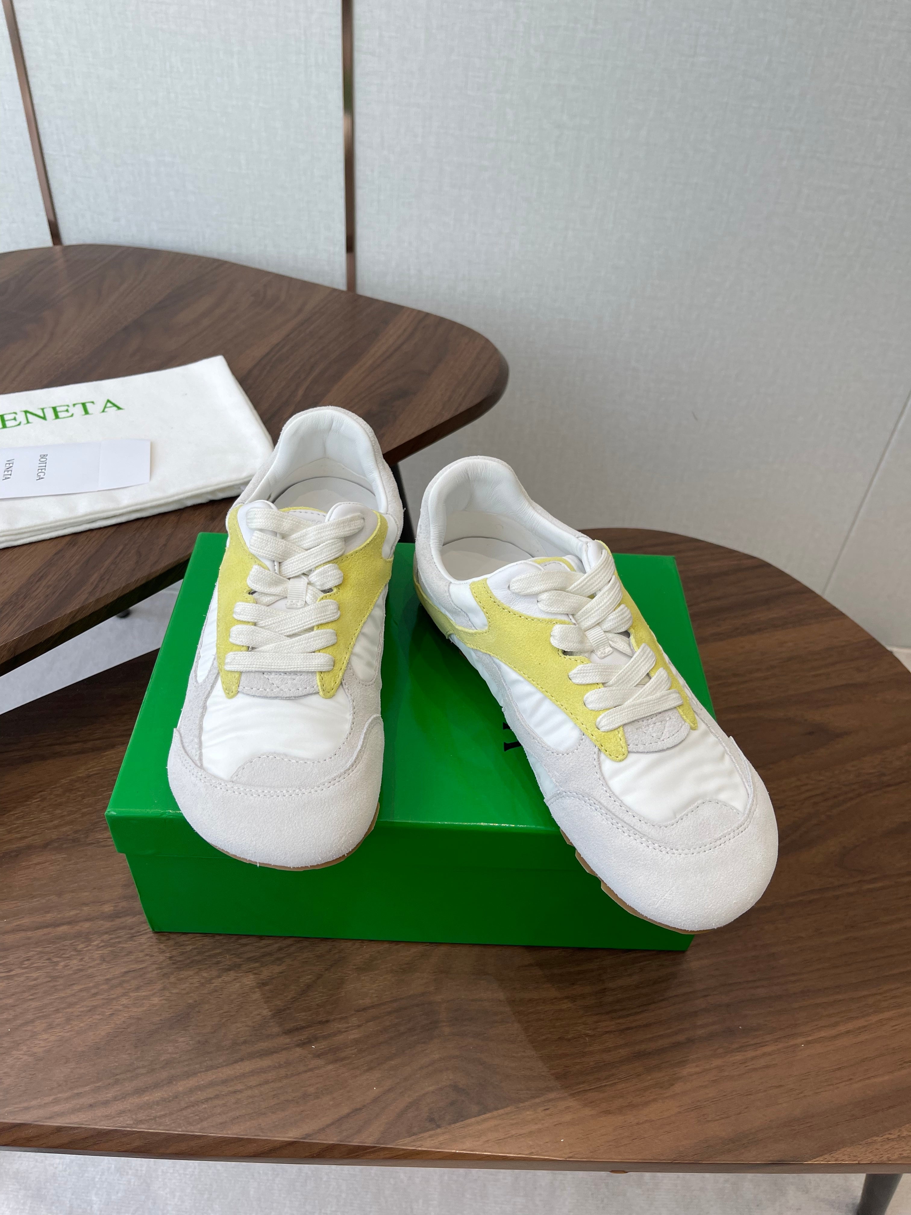 BOTTEGA VENETA 26S ORBIT FLASH SNEAKERS IN WHITE AND YELLOW SUEDE
