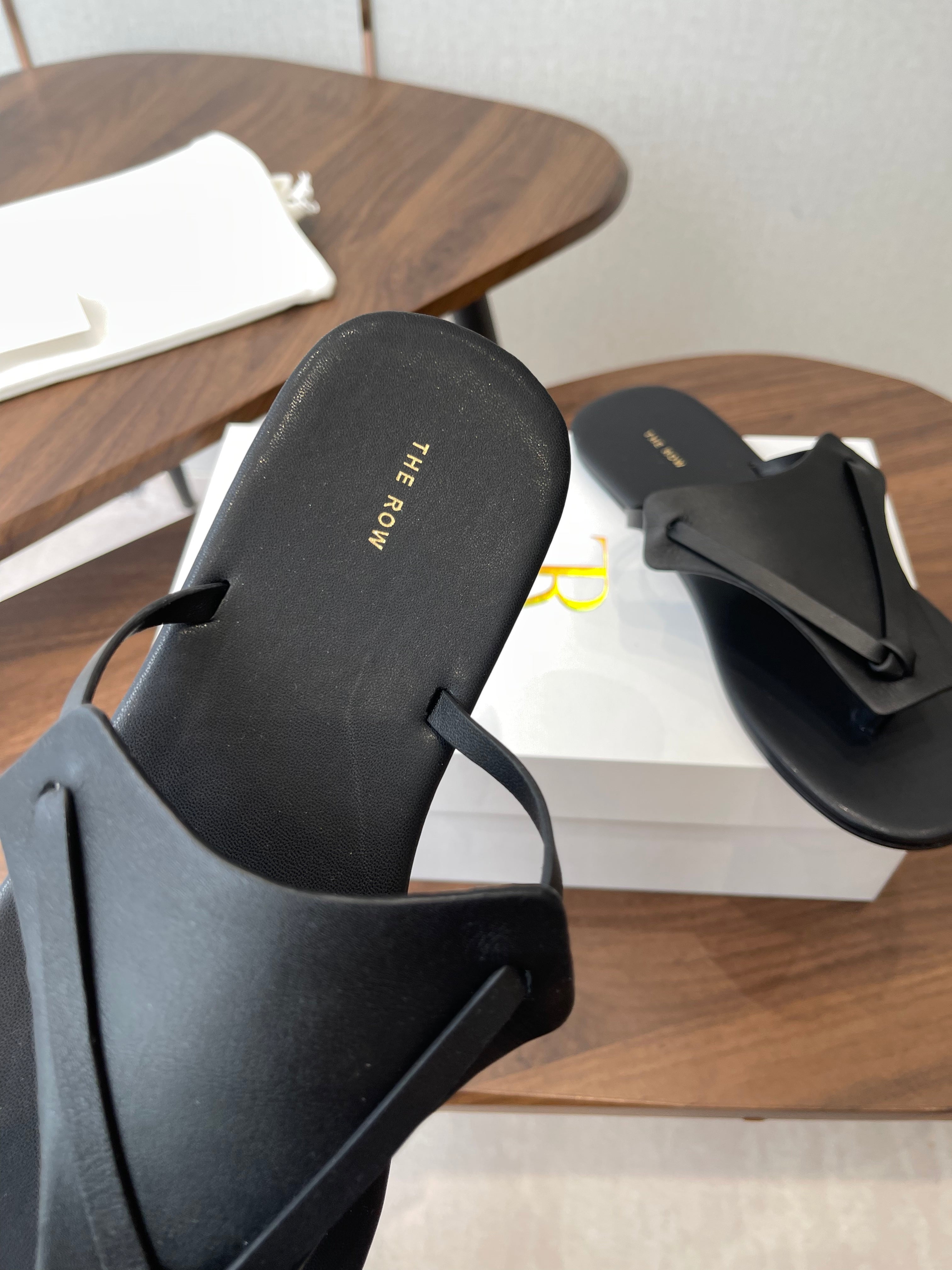 THE ROW 26S T STRAP THONG SANDALS IN BLACK CALFSKIN
