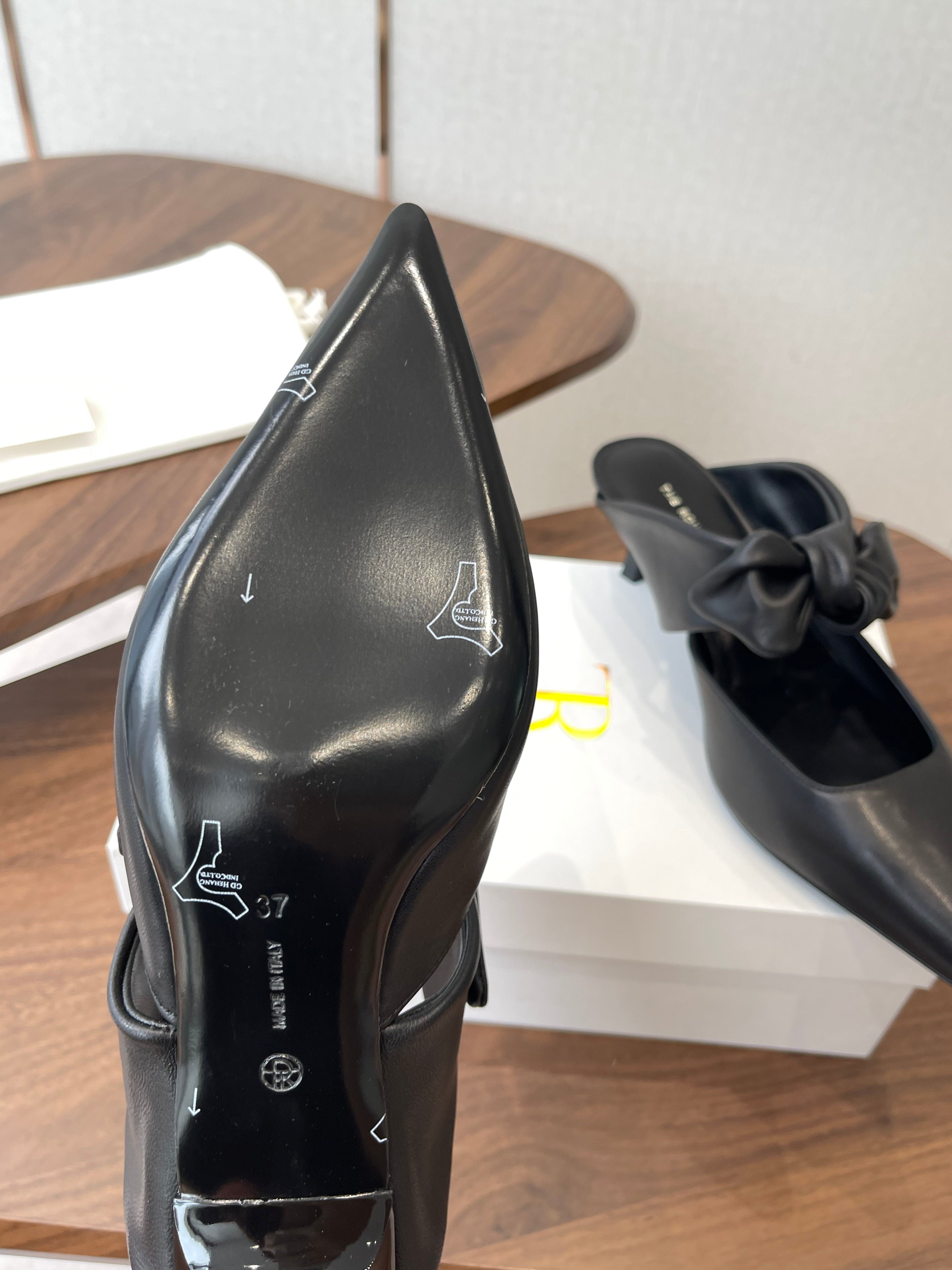 THE ROW 26S SLINGBACK POINTED HEELS IN BLACK CALFSKIN WITH BOW