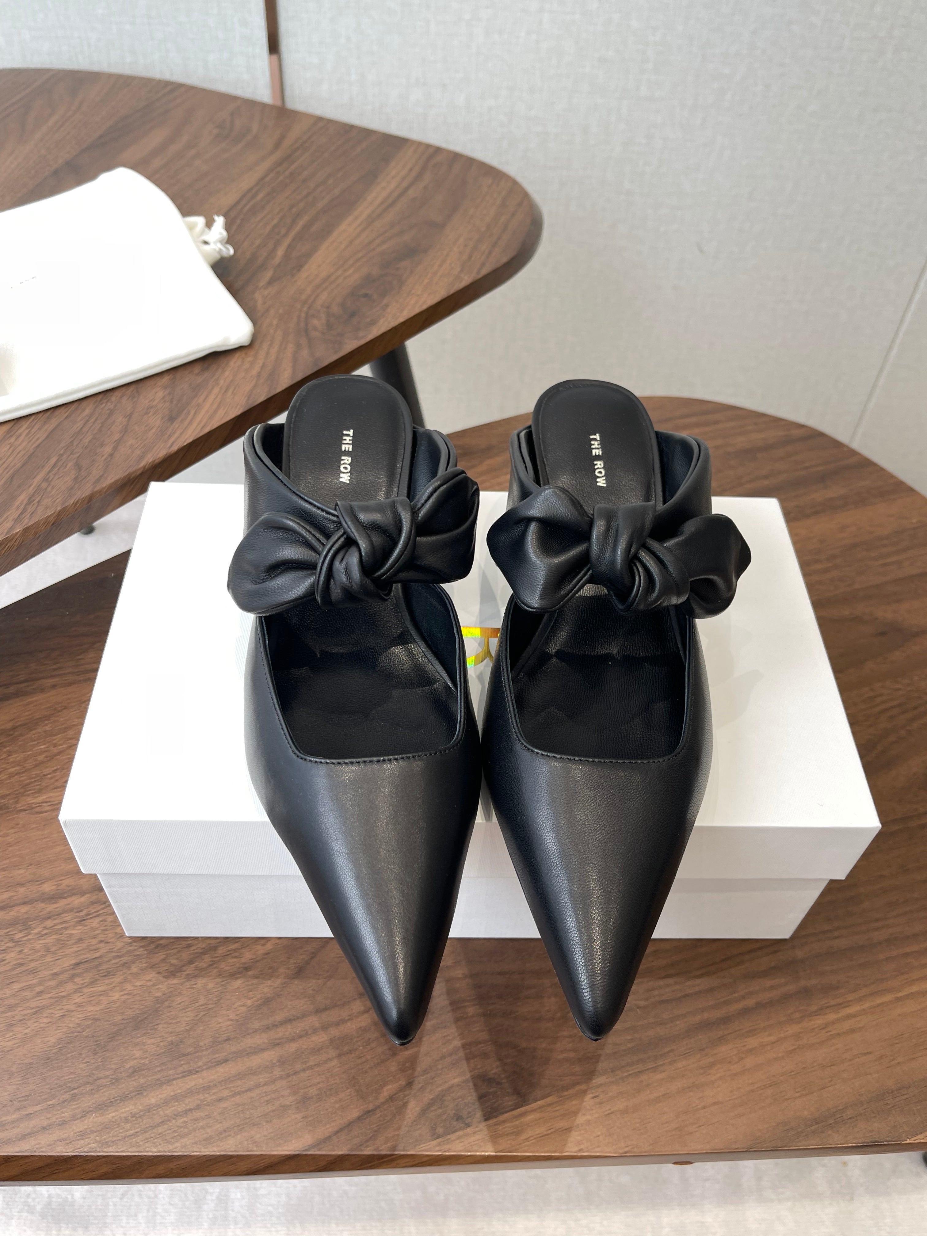THE ROW 26S SLINGBACK POINTED HEELS IN BLACK CALFSKIN WITH BOW