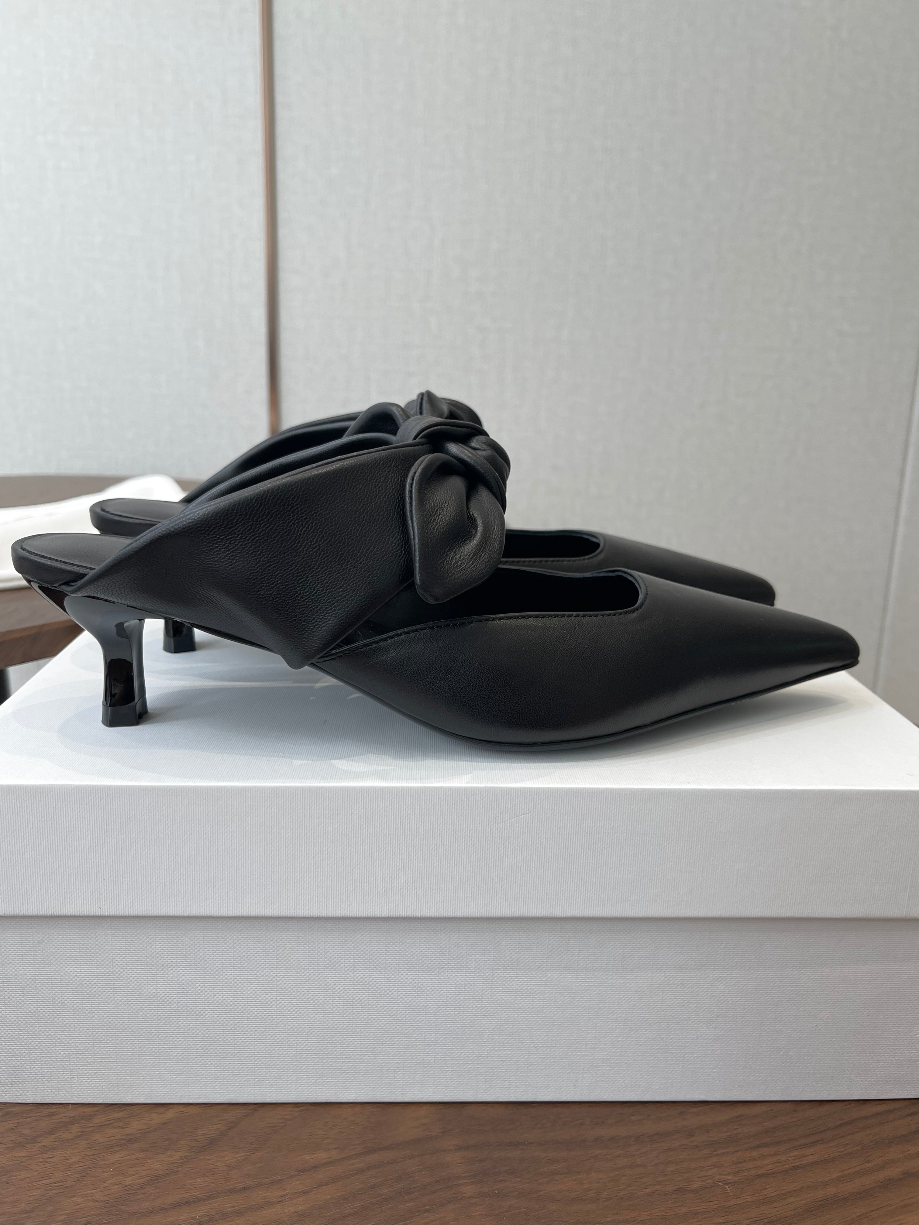 THE ROW 26S SLINGBACK POINTED HEELS IN BLACK CALFSKIN WITH BOW