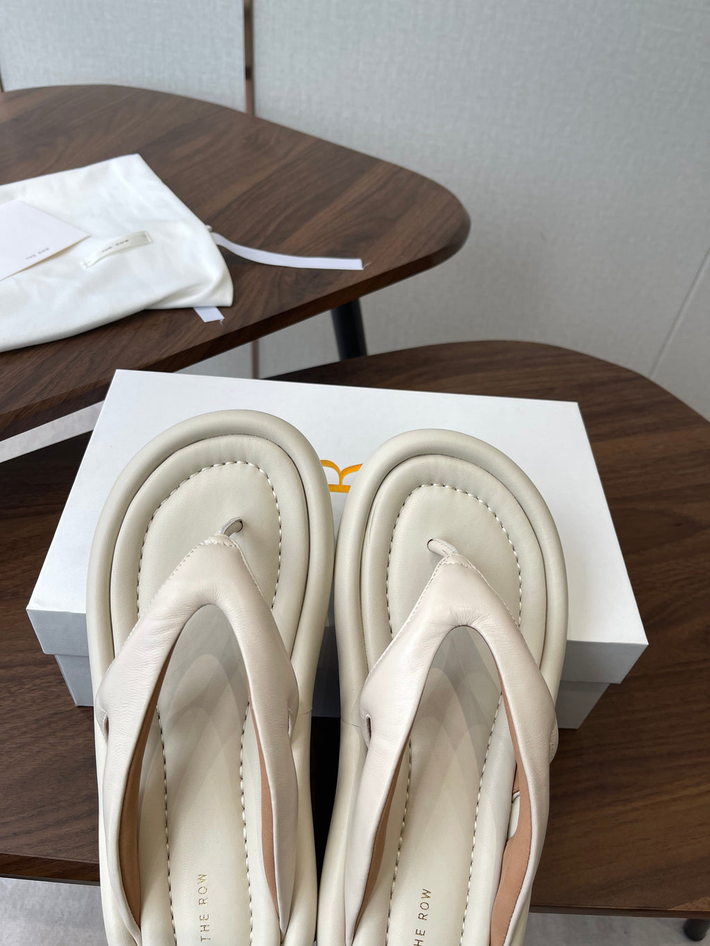 THE ROW 26S PUFFED THONG SANDALS IN IVORY WHITE CALFSKIN