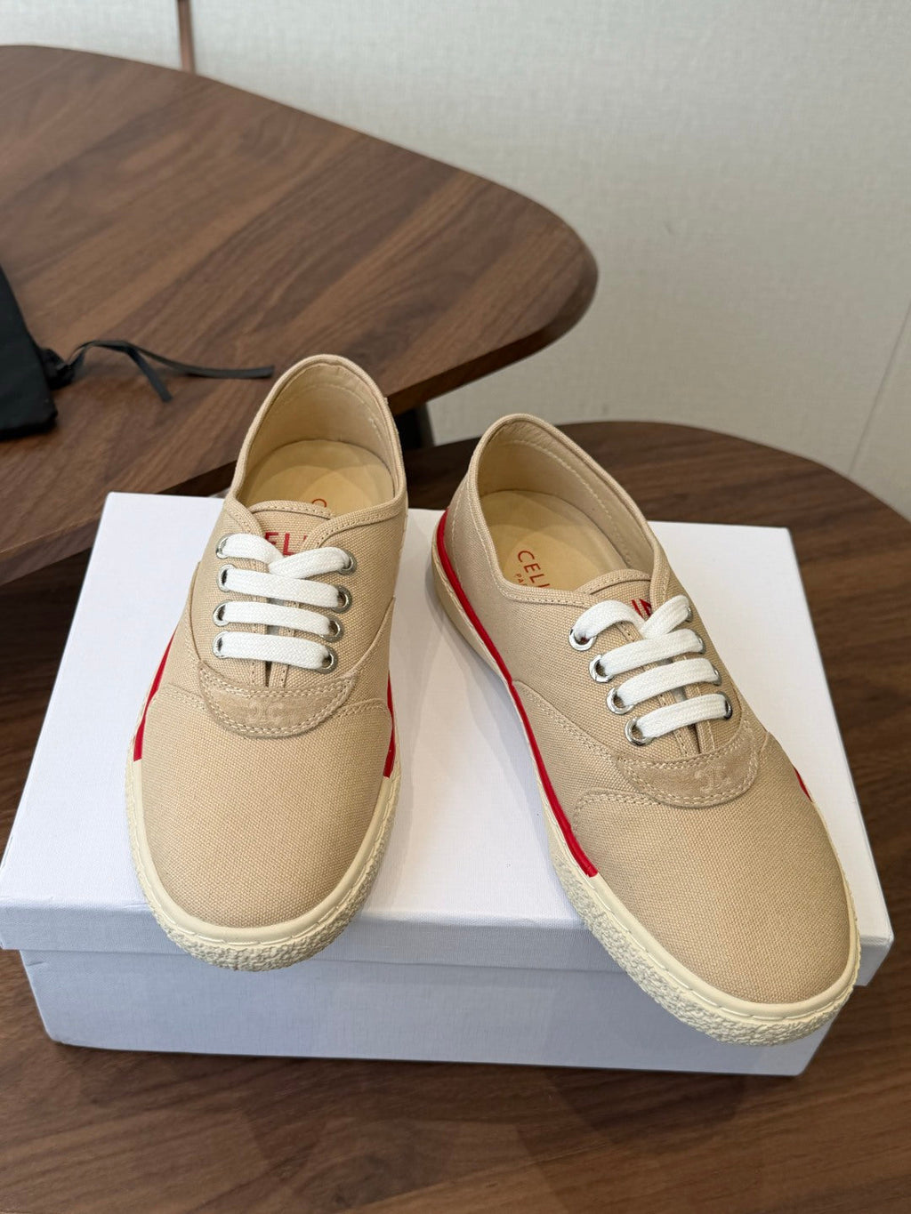 CELINE 26S TRIOMPHE LOW TOP SNEAKERS IN BEIGE CANVAS RED TRIM
