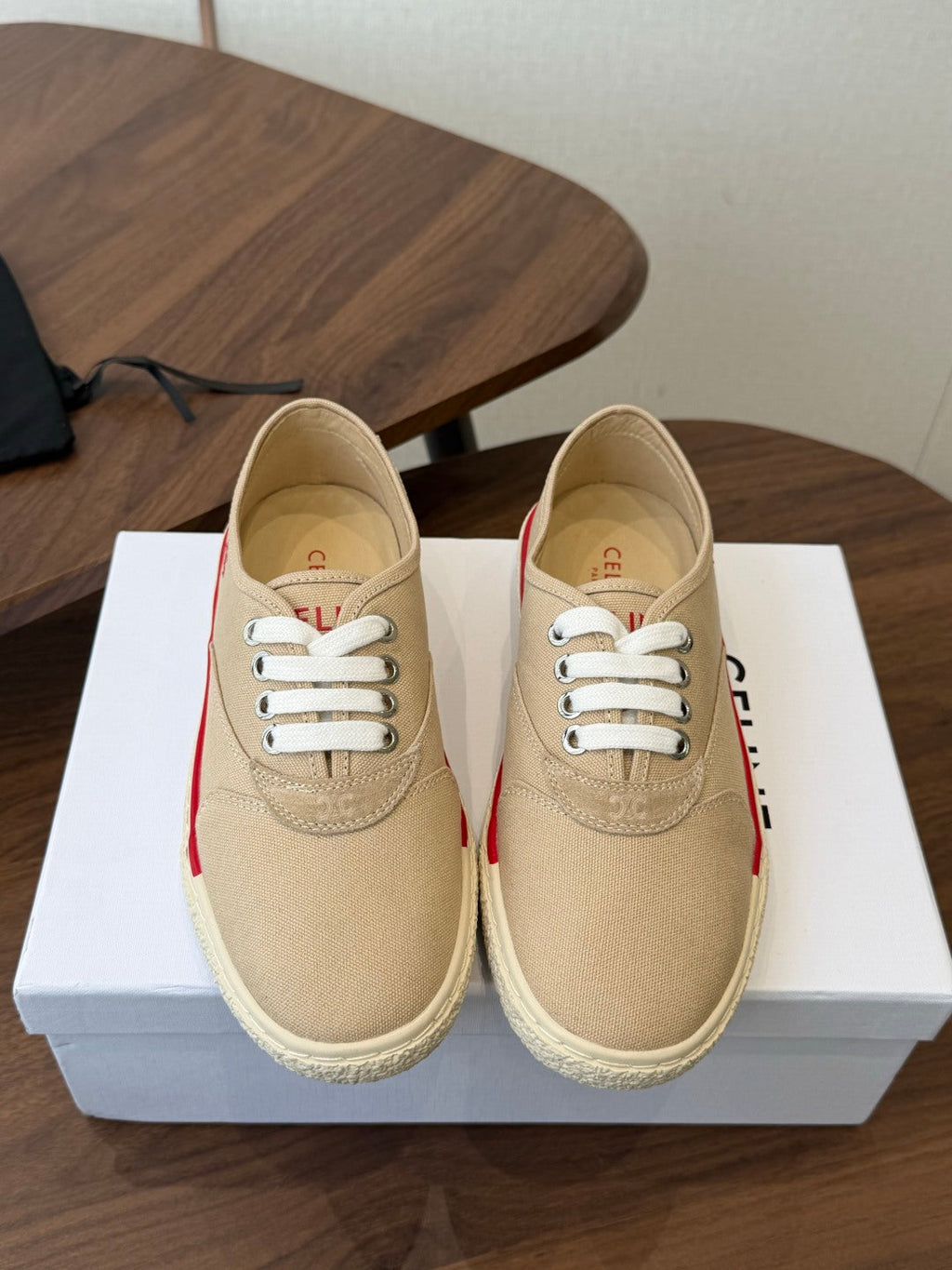 CELINE 26S TRIOMPHE LOW TOP SNEAKERS IN BEIGE CANVAS RED TRIM