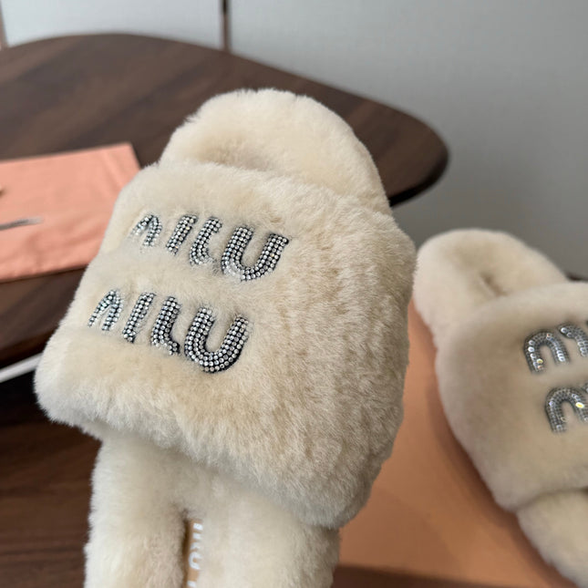 MIUMIU 26S CRYSTAL LOGO SLIDES IN LIGHT BEIGE SHEARLING
