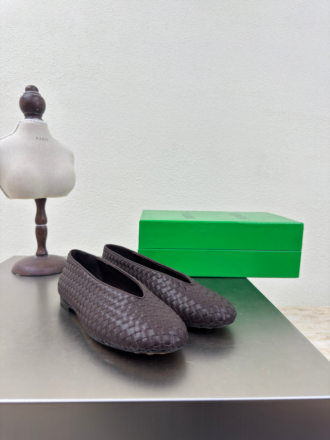 BOTTEGA VENETA 26S BALLET FLATS IN DARK BROWN WOVEN LAMBSKIN