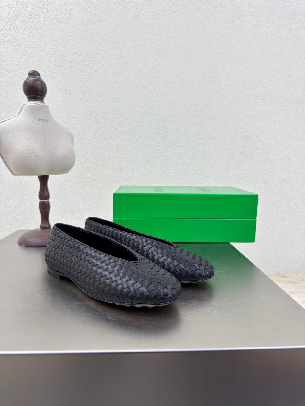 BOTTEGA VENETA 26S BALLET FLATS IN BLACK WOVEN LAMBSKIN